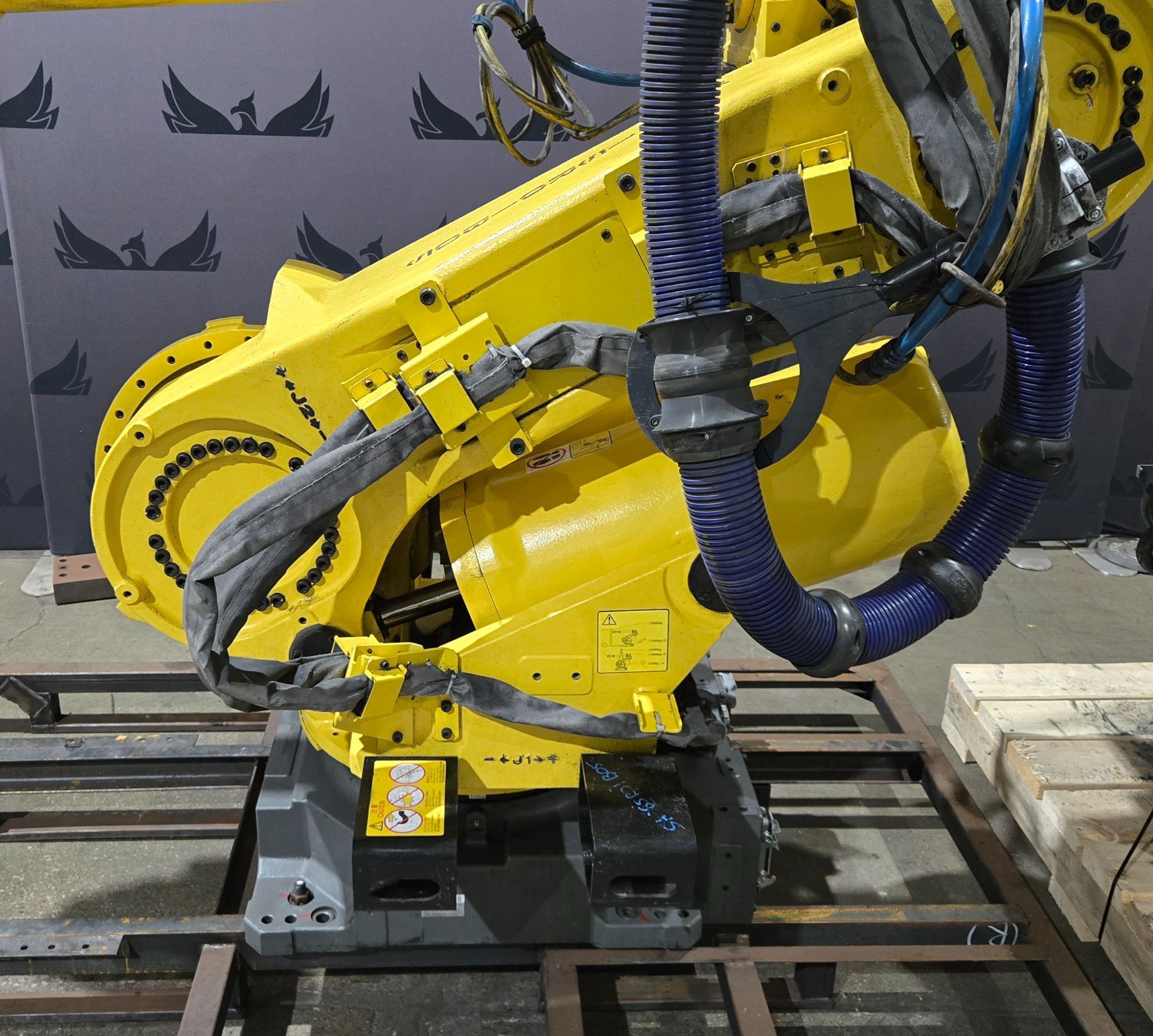 FANUC R-2000iB/185L Complete with R-30iB Controller USED 4