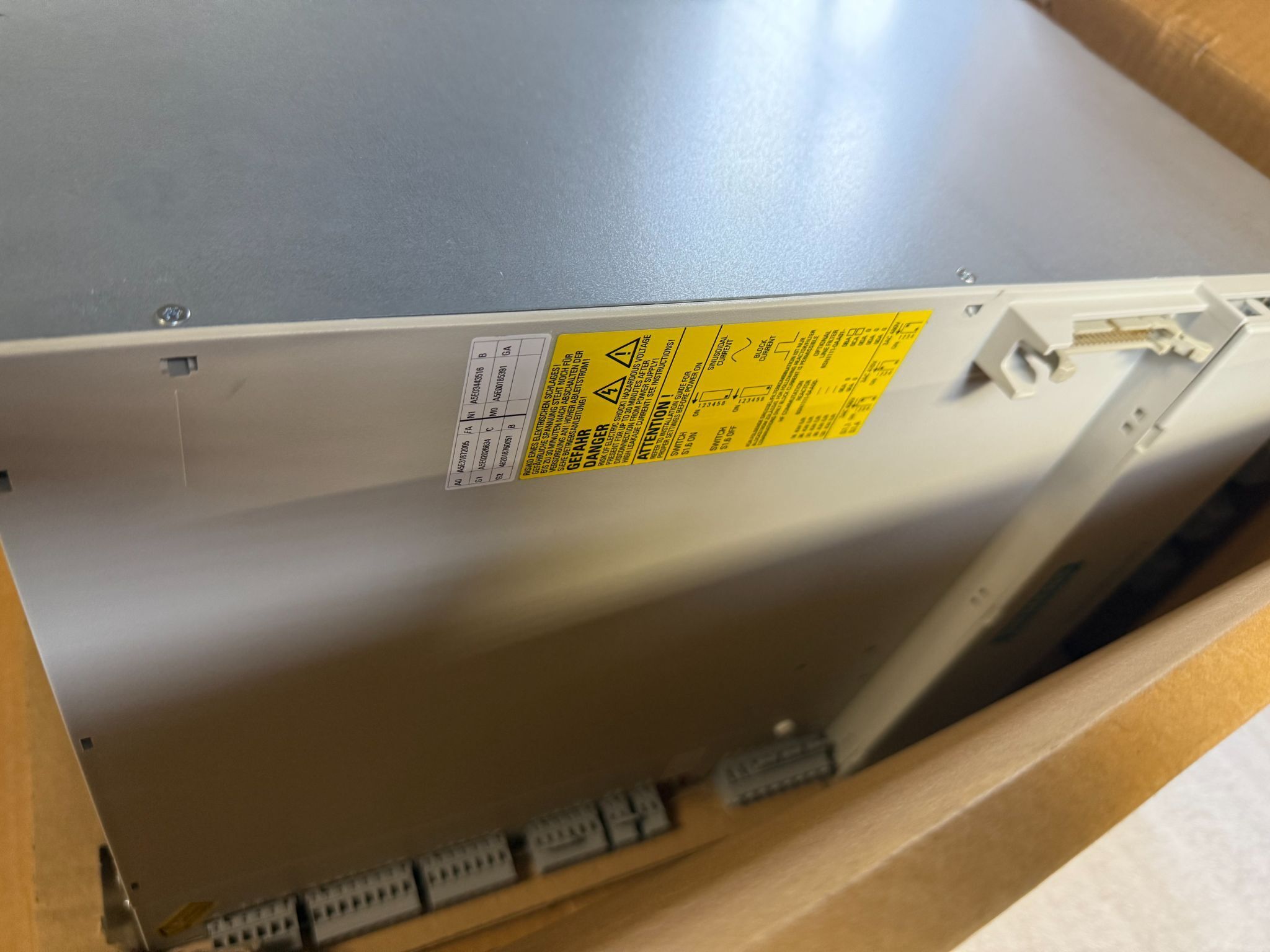 SIEMENS 6SN1145-1BB00-0FA1 SIMODRIVE 611U E/R-Modul NEW 2