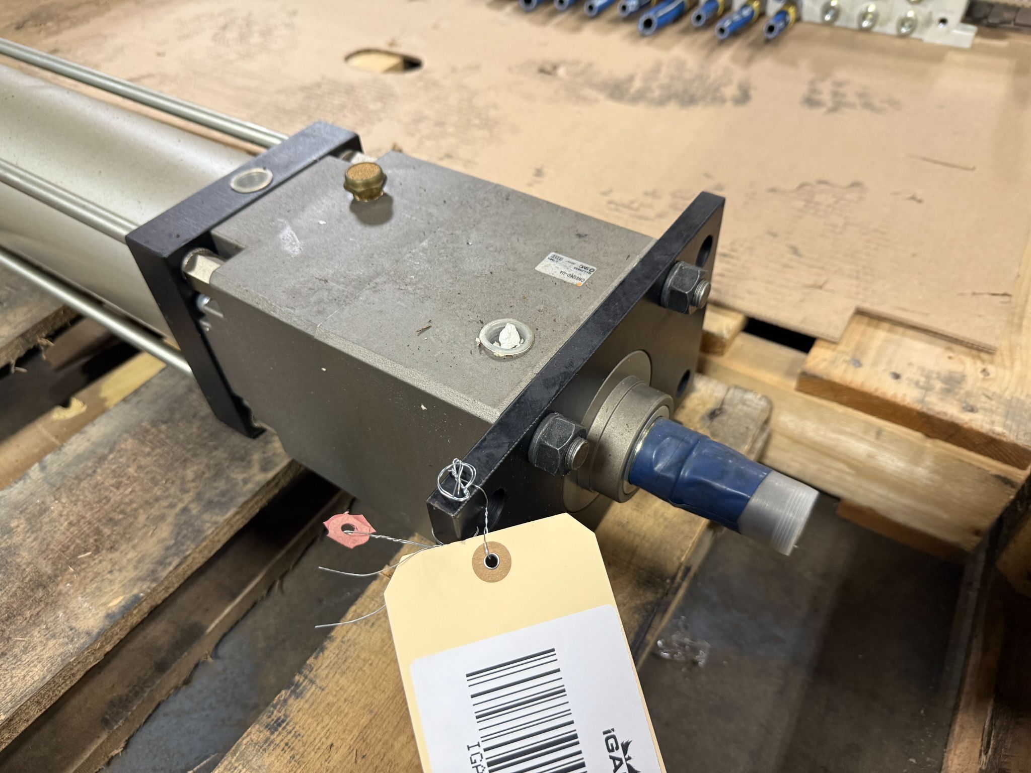 SMC CNSF125-700-D Pneumatic Cylinder w/CNS125D-UA Lock USED 3