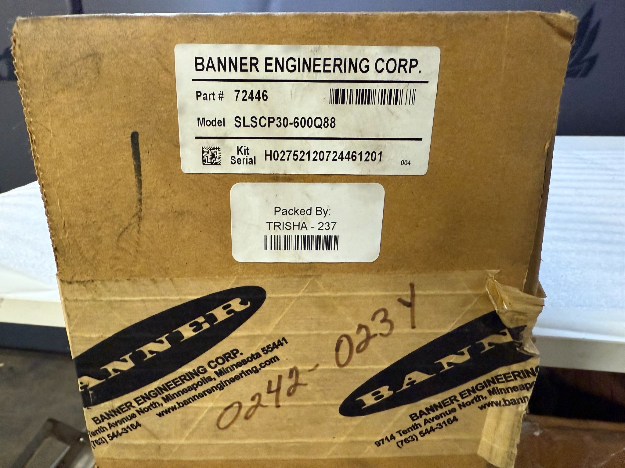 BANNER SLSCP30-600Q88 EZ-SCREEN Light Curtain Set w/ Hardware (600mm) NEW 3