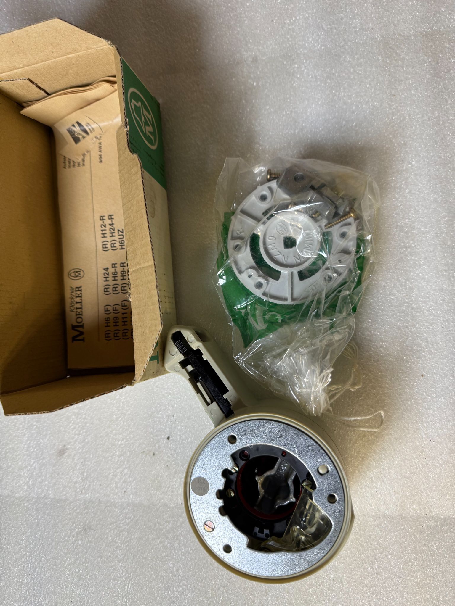 MOELLER H9‑R‑NA Operating Handle for Circuit Breaker NEW 3