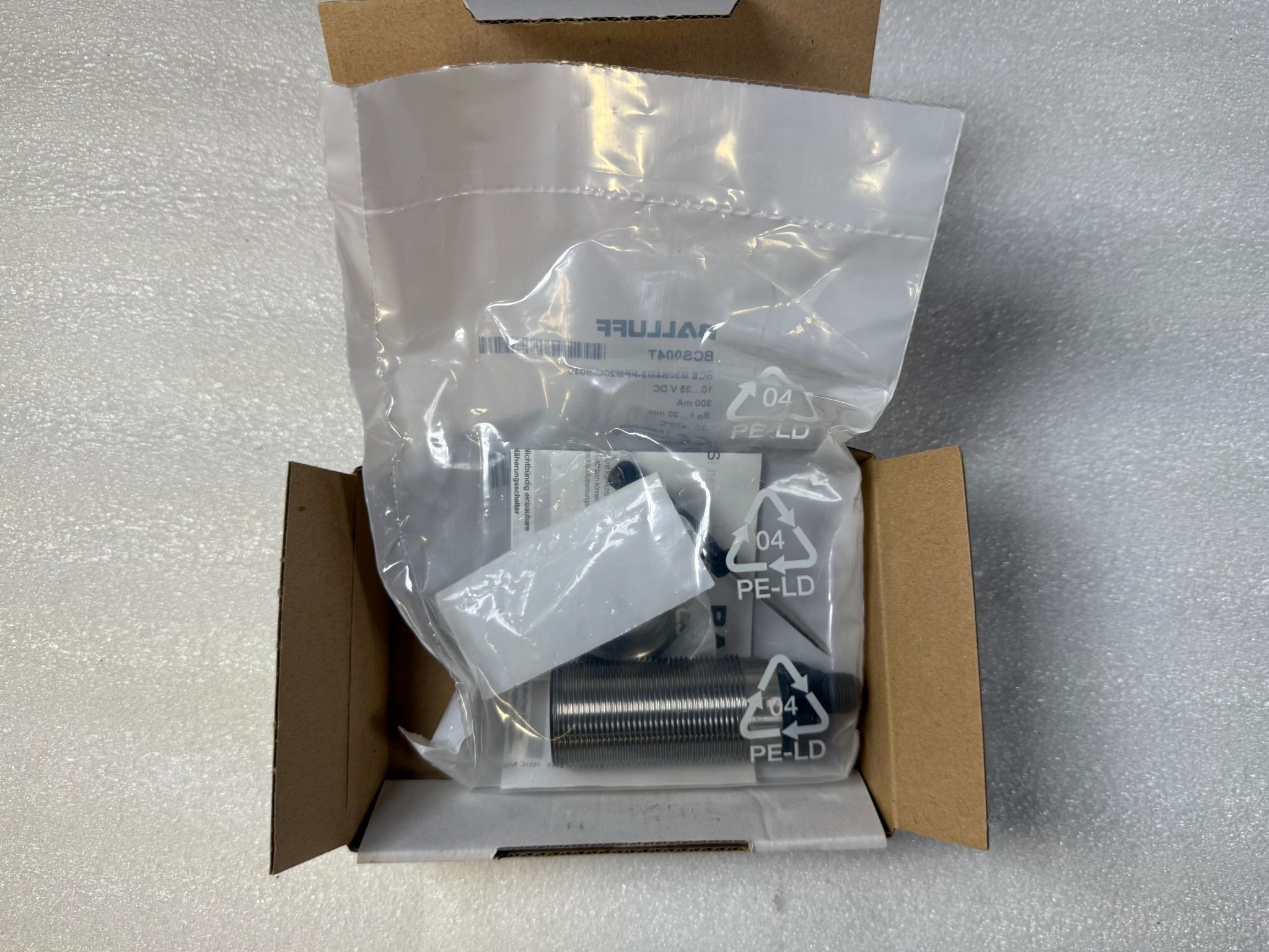 BALLUFF BCS004T BCS M30B4M2‑PPM20C‑S04G Capacitive Sensor 20mm PNP M12 NEW 1