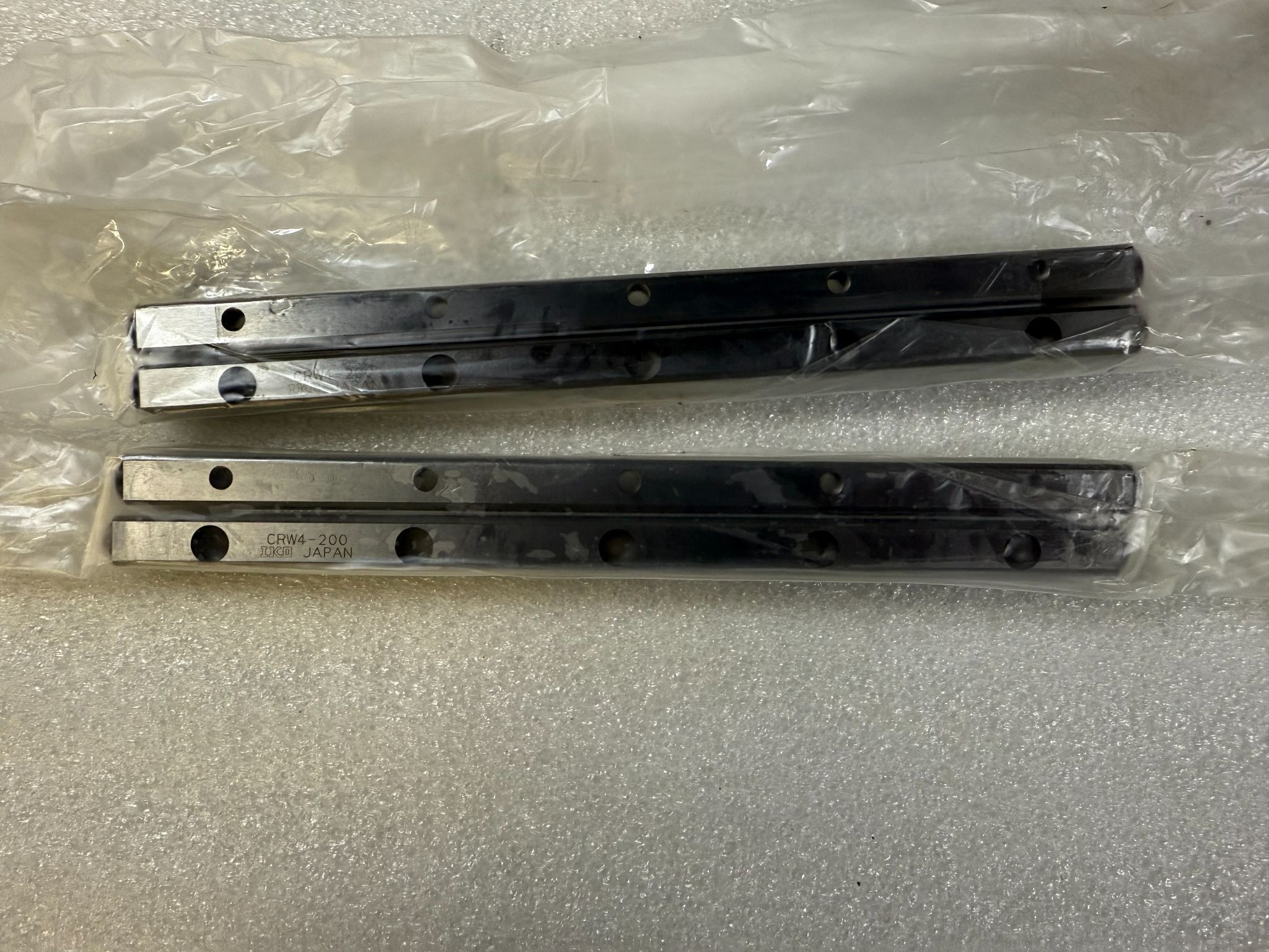 IKO CRW4-200 Crossed Roller Guide Way NEW 4