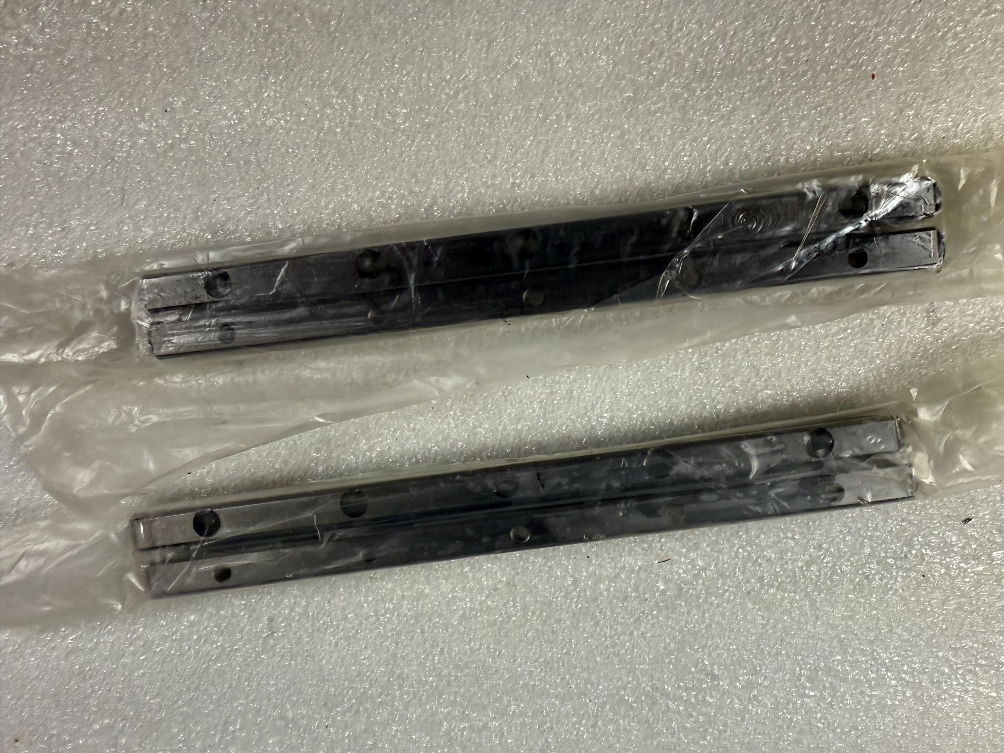 IKO CRW4-200 Crossed Roller Guide Way NEW OPEN BOX 0
