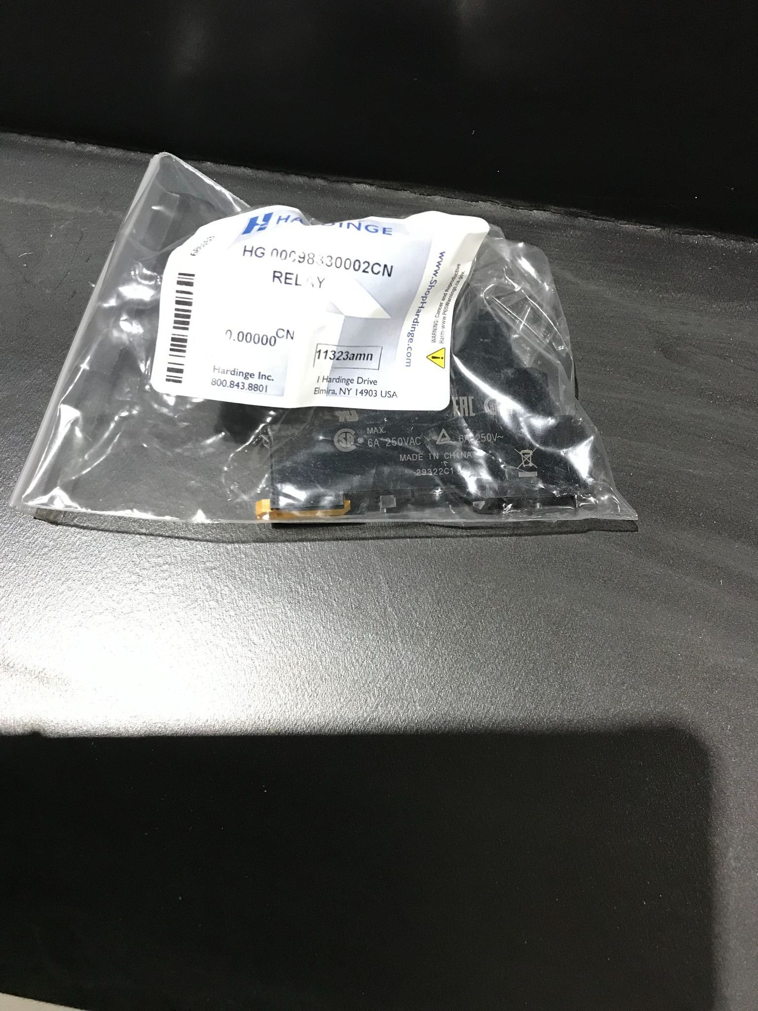 OMRON P2RFZ-08-E Relay Socket NEW 1