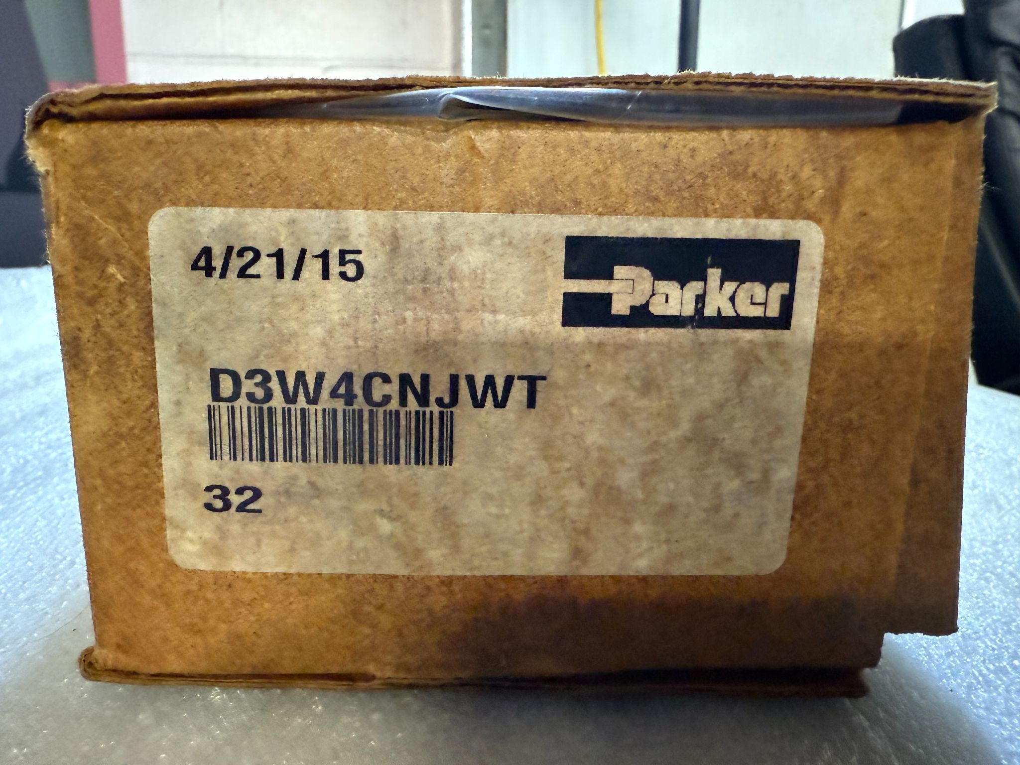 PARKER D3W004CNJWT42 Hydraulic Solenoid Directional Valve USED 0