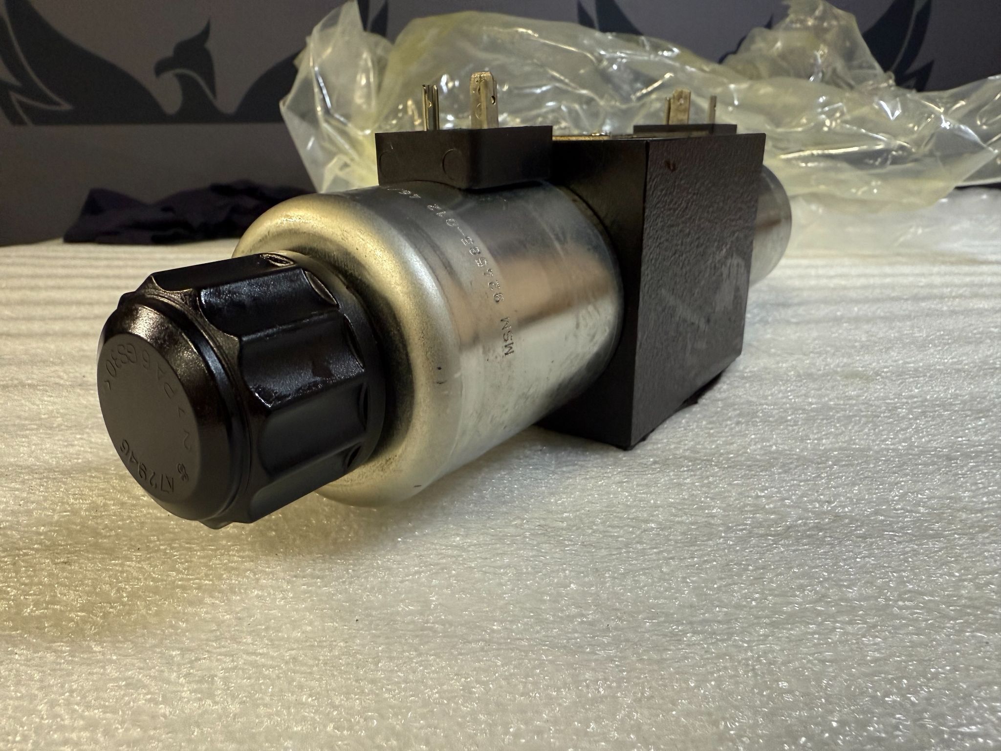 PARKER D3W004CNJWT42 Hydraulic Solenoid Directional Valve USED 3