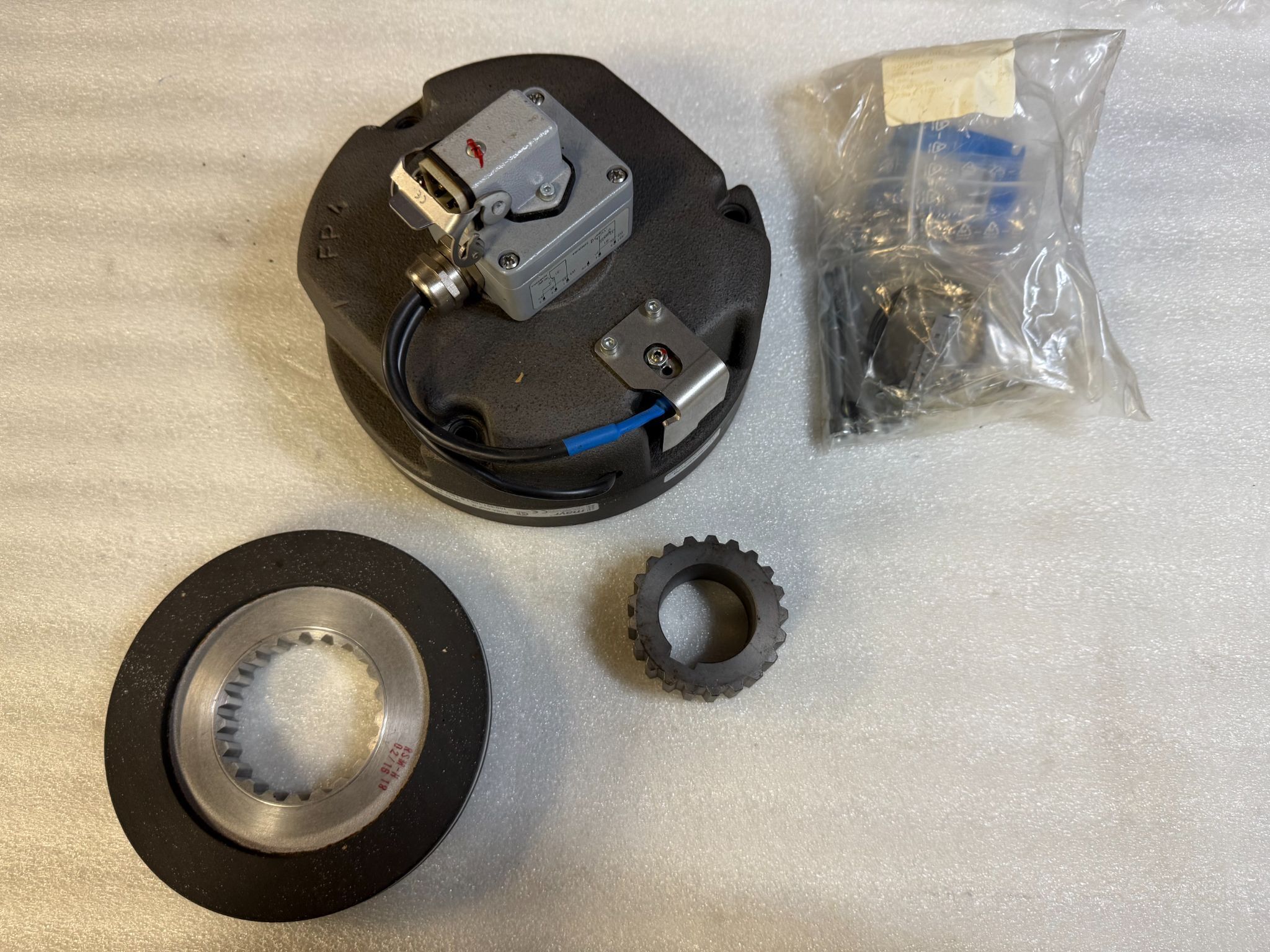 MAYR ROBA‑stop‑M 100/891.100.1 S Electromagnetic Safety Brake Kit 180 Nm NEW 0