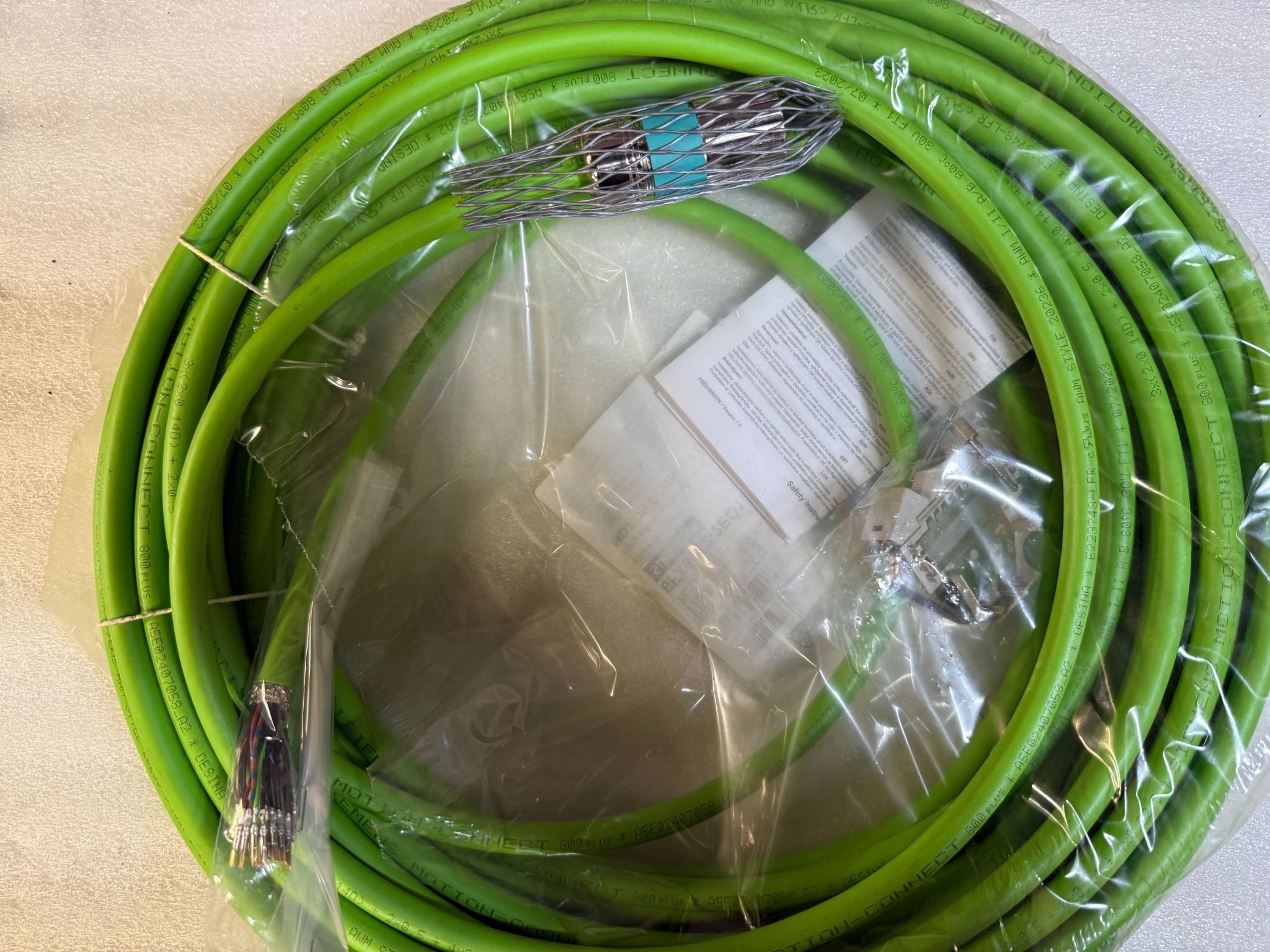 SIEMENS 6FX8012-2EQ10-1CF0 MOTION-CONNECT 800Plus Signal Cable (25m) NEW 2