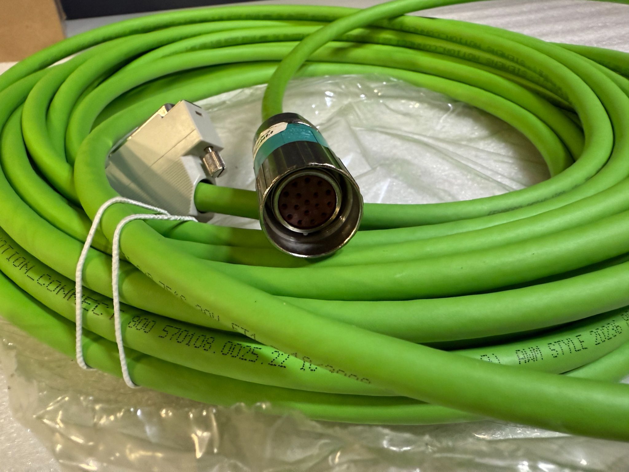 SIEMENS 6FX8002-2EQ10-1BF0 Signal Cable (15m) NEW 2
