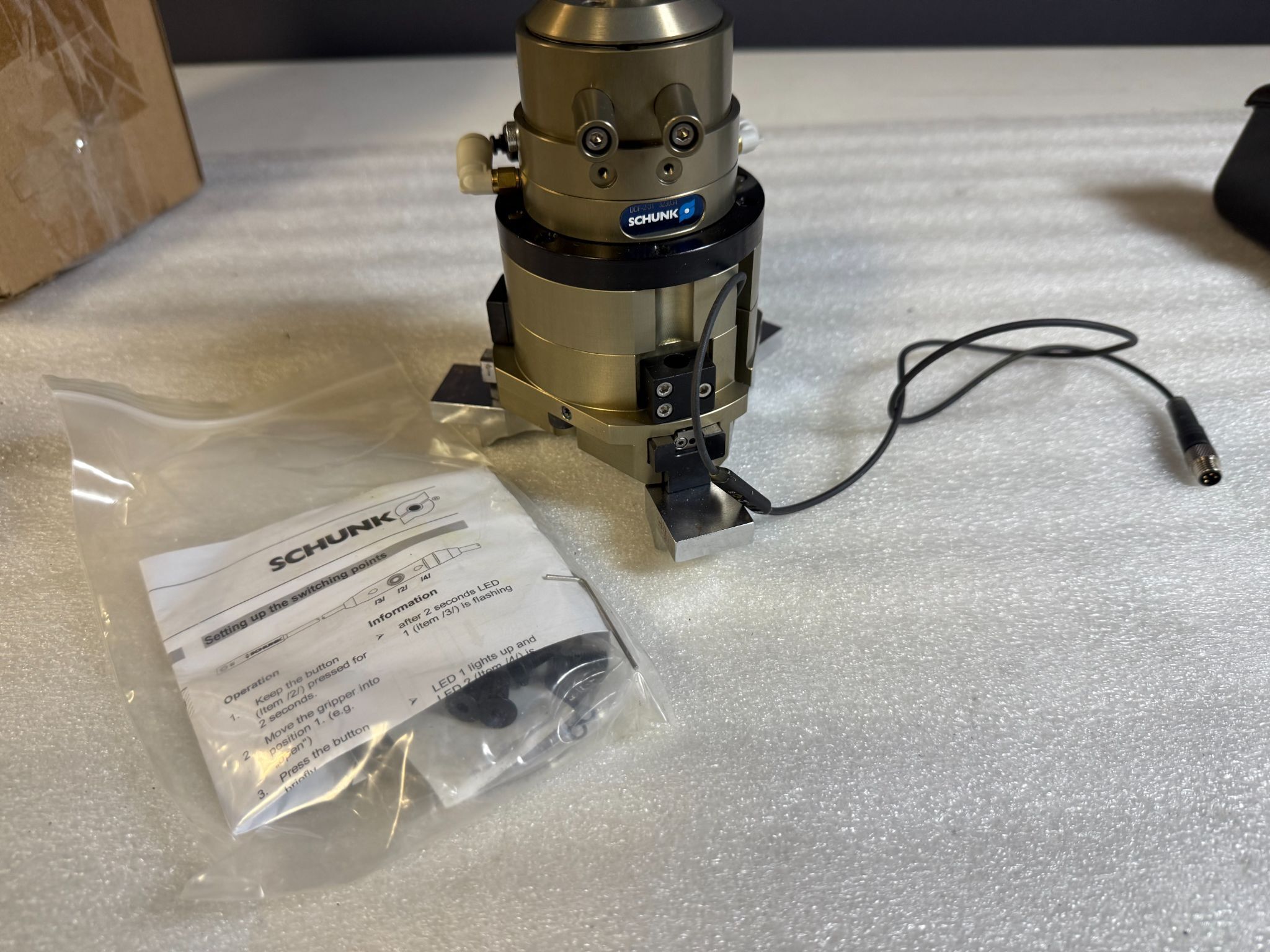 SCHUNK DDF‑2‑31 Rotary Feed‑Through Gripper Assembly USED 1