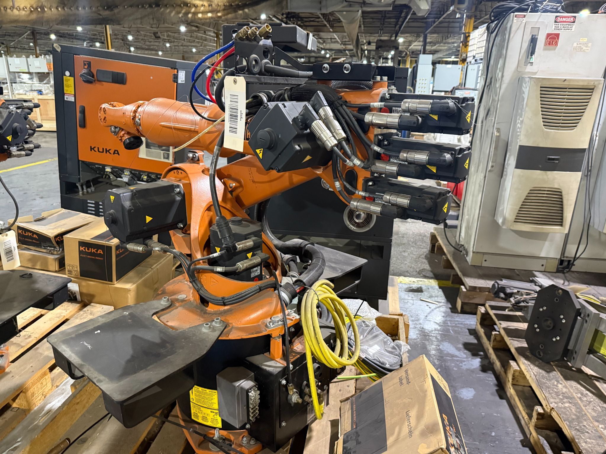 KUKA KR 16 L6-2 Robot Complete w/ KR C4 NA Controls NEW (Missing Pendant) 0