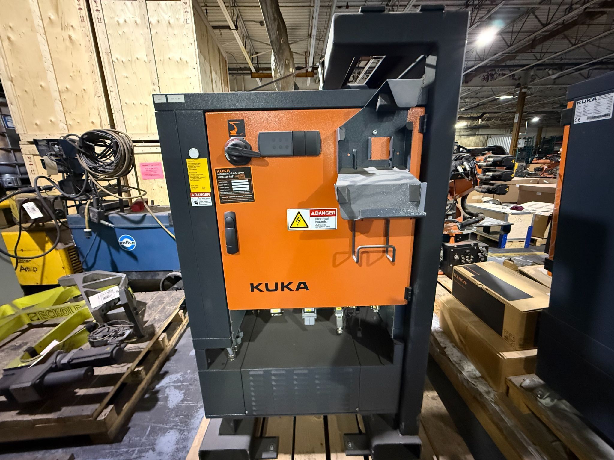 KUKA KR 16 L6-2 Robot Complete w/ KR C4 NA Controls NEW (Missing Pendant) 4