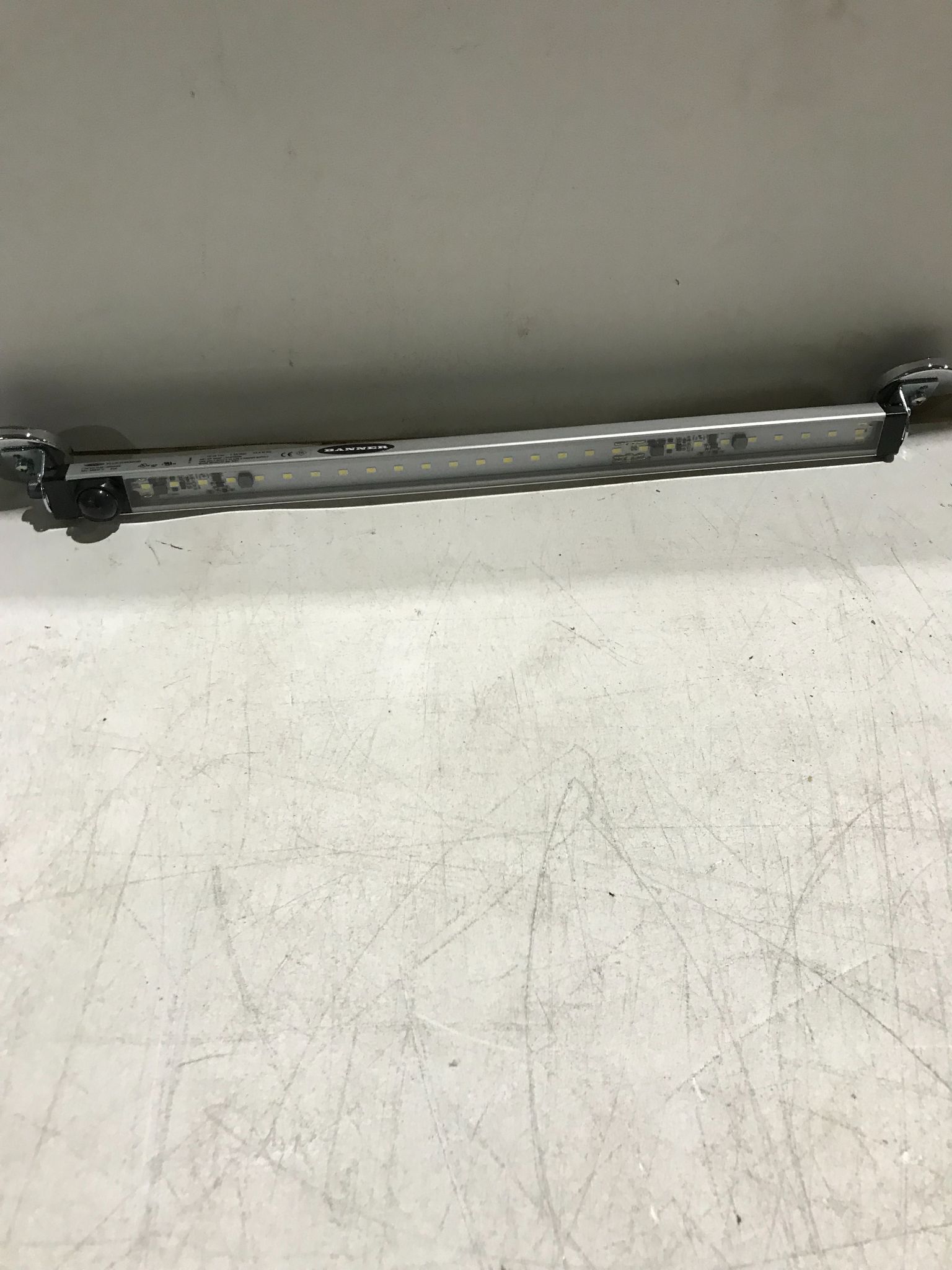 BANNER WLS28-2XW430XMQ LED Strip Light USED 0