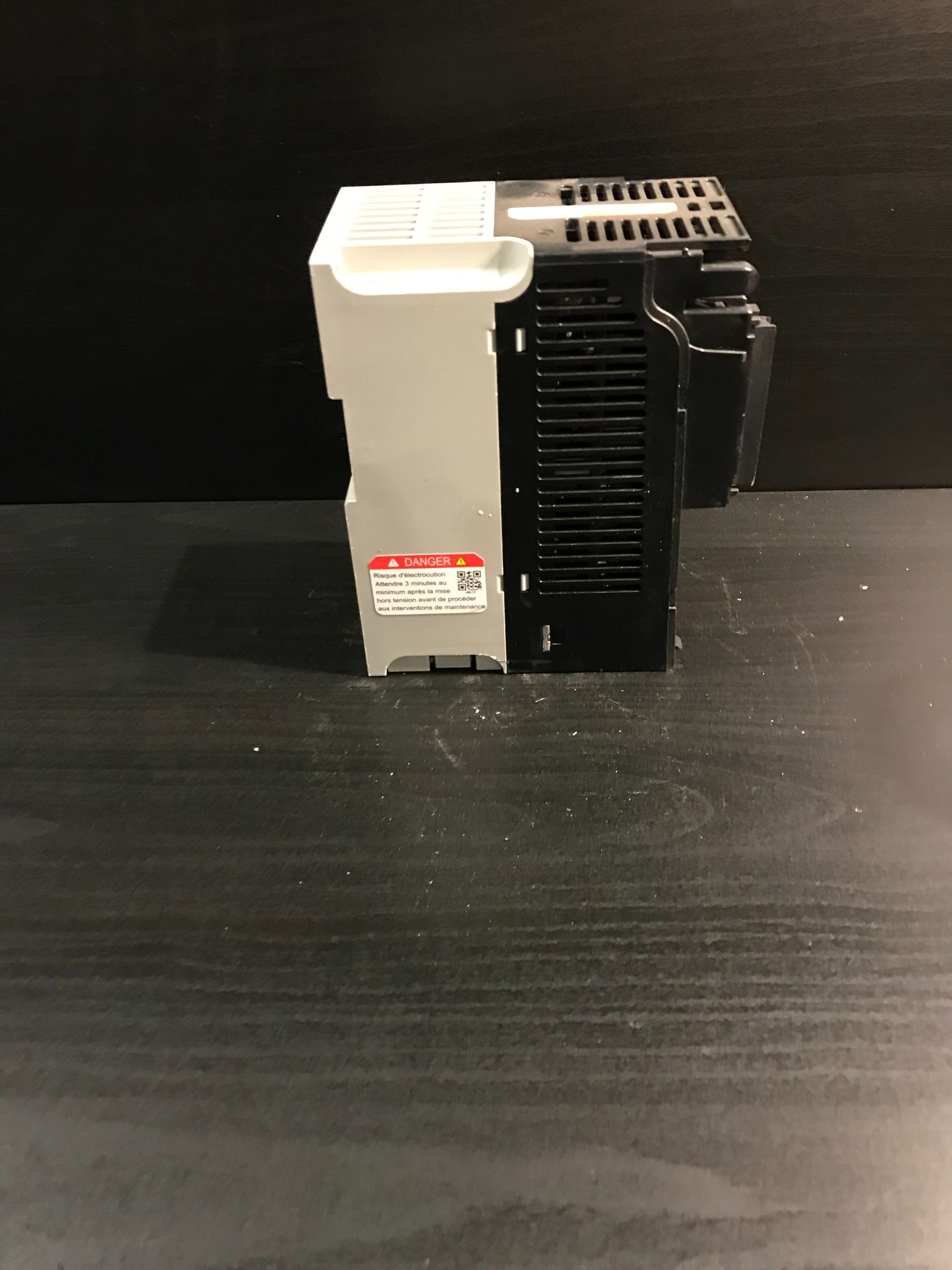 ALLEN BRADLEY 25B-A2P5N114 PowerFlex 525 AC Drive 240V 0.5HP USED - FOR PARTS ONLY 1