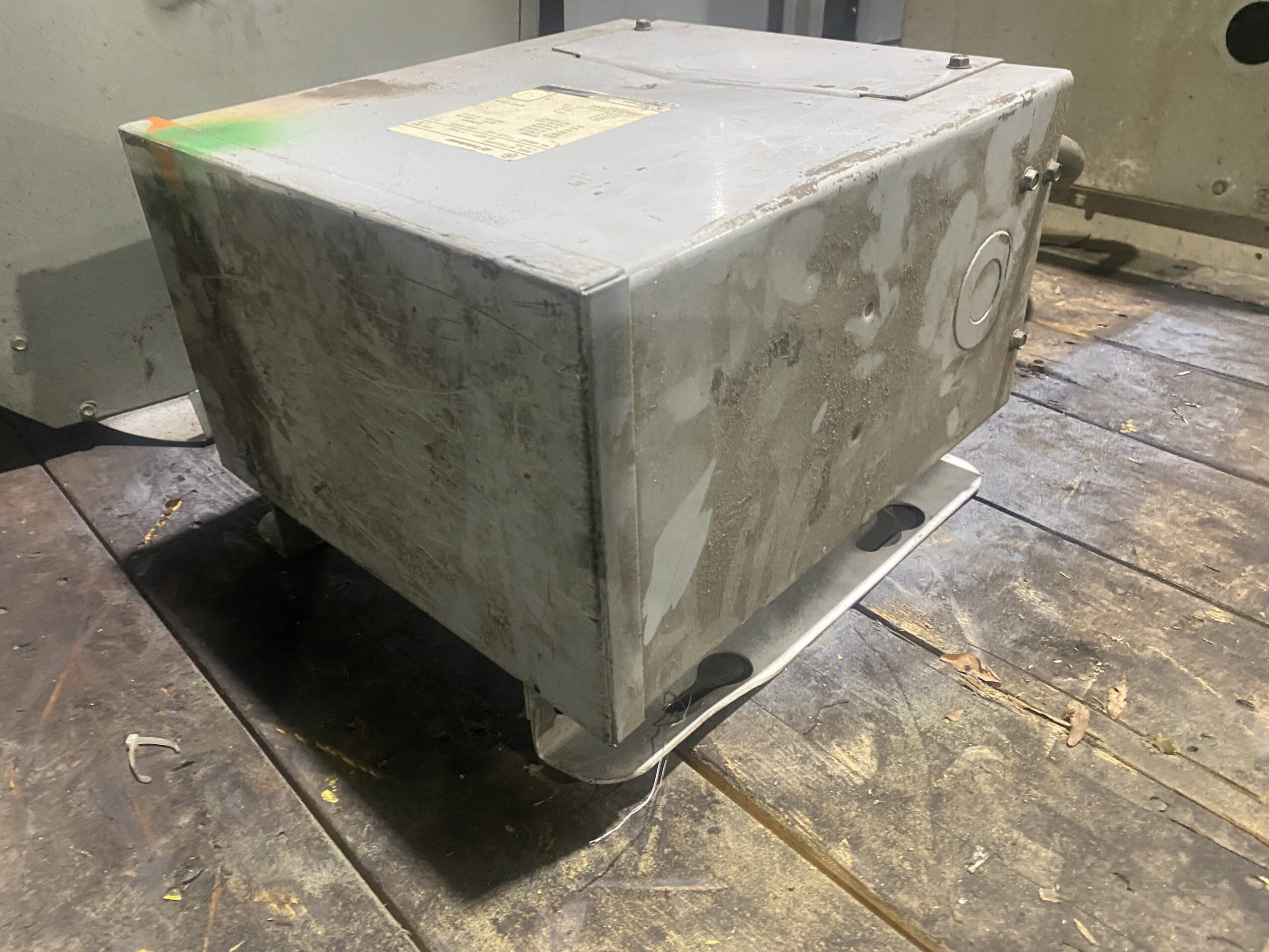 GENERAL ELECTRIC 9T21J3002 Transformer 480V - 208Y/120V, 3kVA USED 2