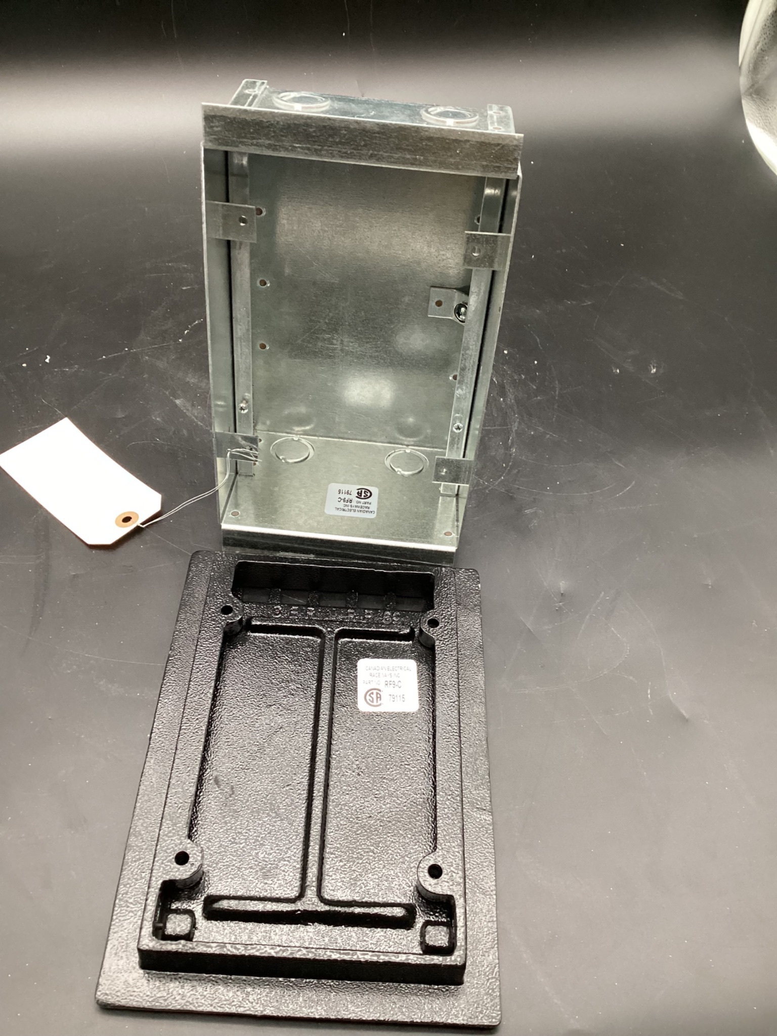 CANADIAN ELECTRICAL RACEWAYS RF9-C Floor Box Assembly NEW 4