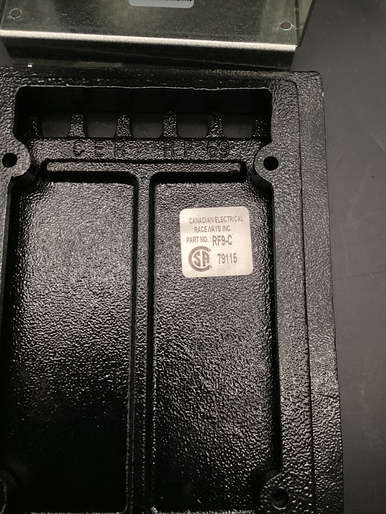CANADIAN ELECTRICAL RACEWAYS RF9-C Floor Box Assembly NEW 5