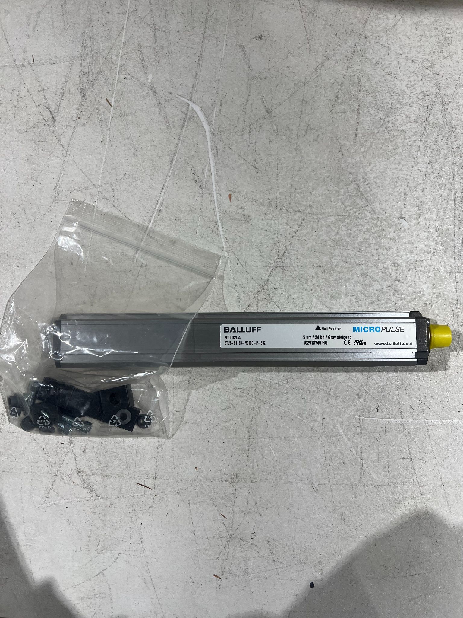 BALLUFF BTL5-S112B-M0100-P-S32 Linear Position Sensor NEW 0