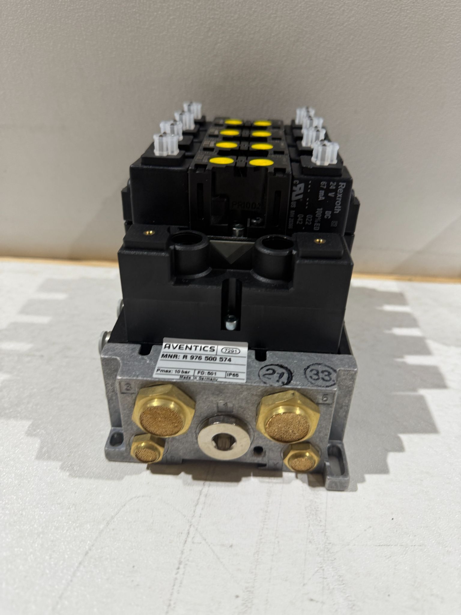 AVENTICS R 976 500 574 Valve Manifold w/ Rexroth 576 399 0 Valve Modules NEW 0