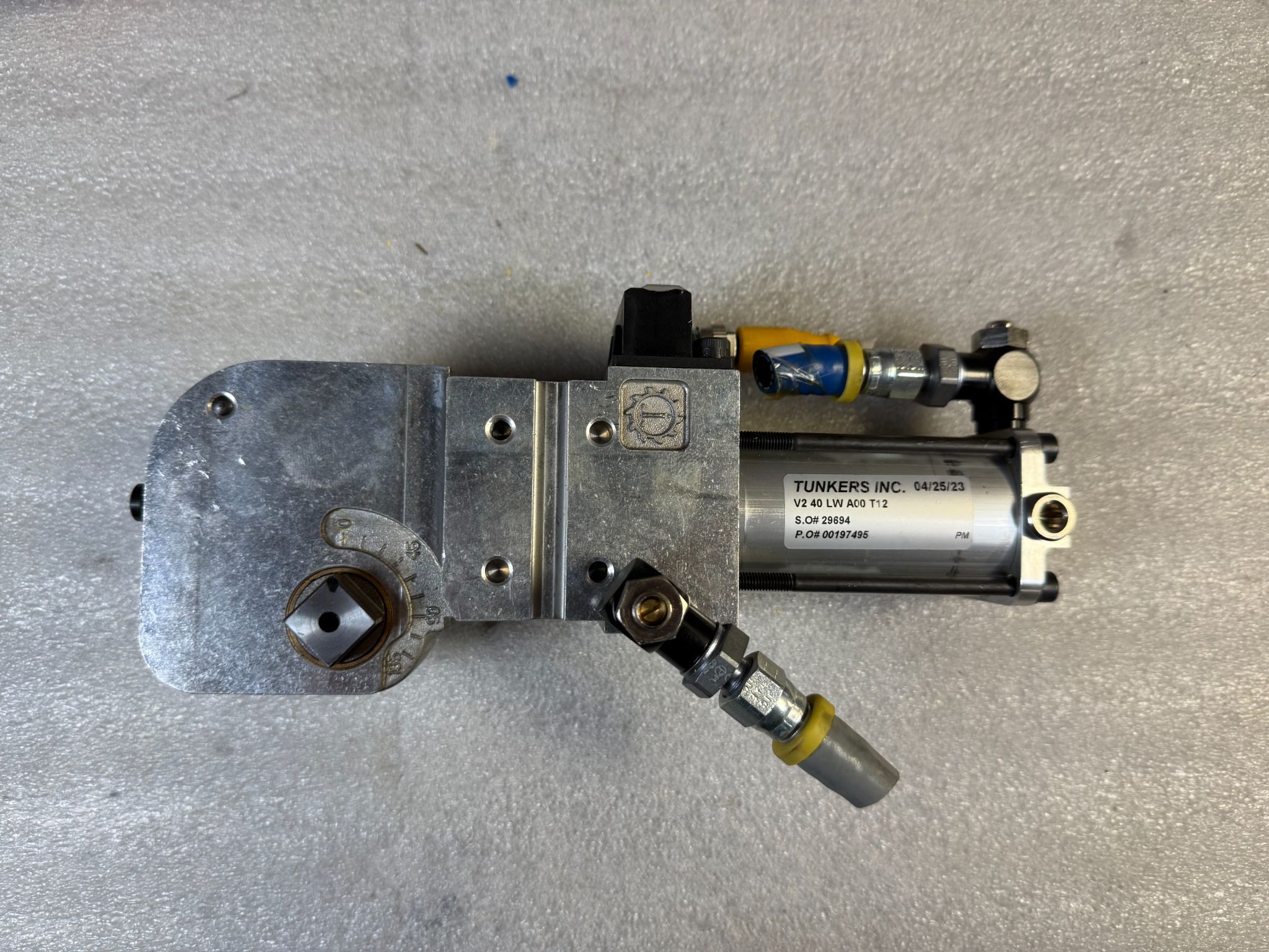 TUNKERS V2 40 LW A00 T12 Pneumatic Clamp 5–135° USED 0