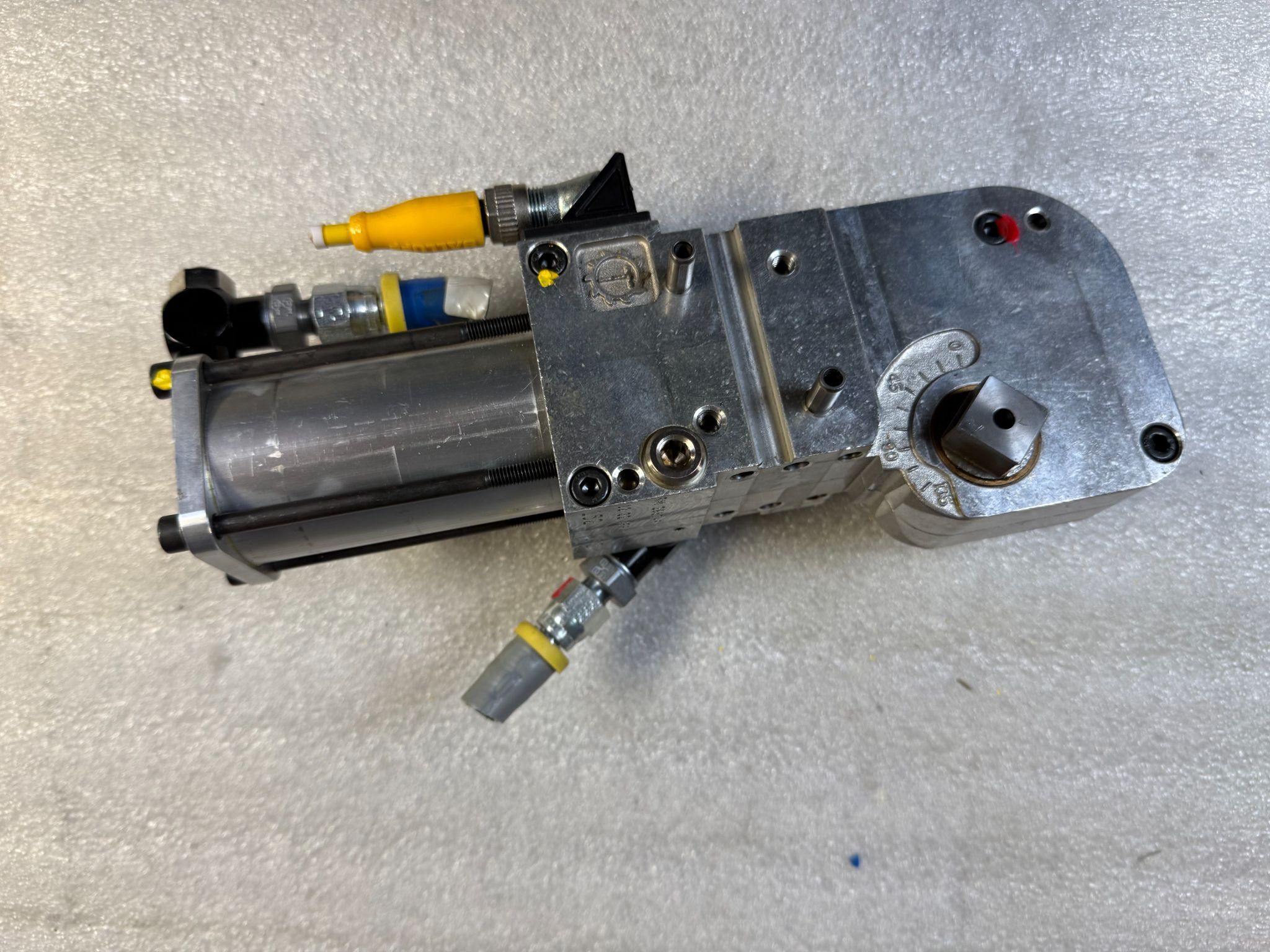 TUNKERS V2 40 LW A00 T12 Pneumatic Clamp 5–135° USED 2