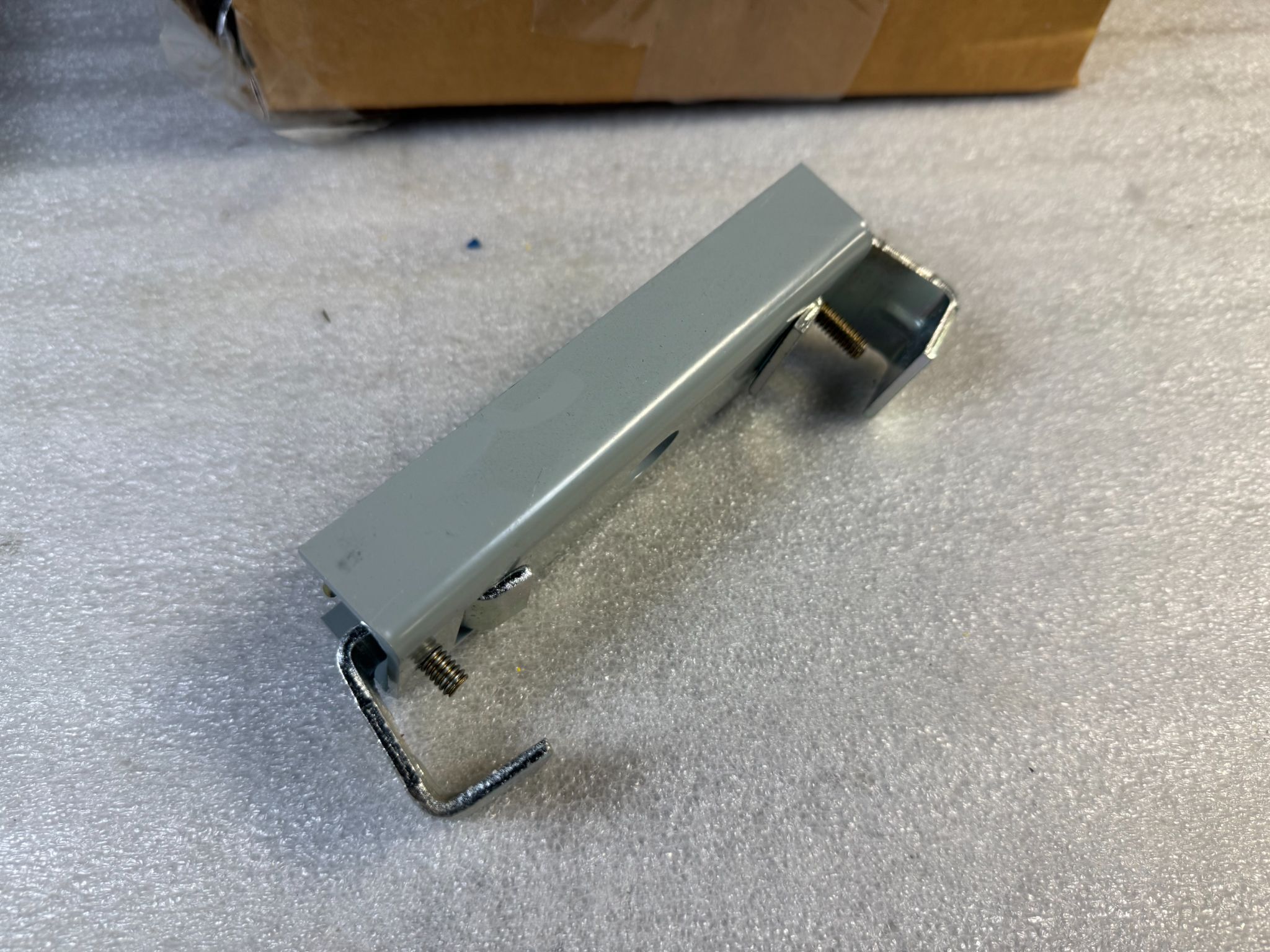 EATON BVD0301G21 Hanger Assembly NEW NO BOX (LOT OF 10) 2