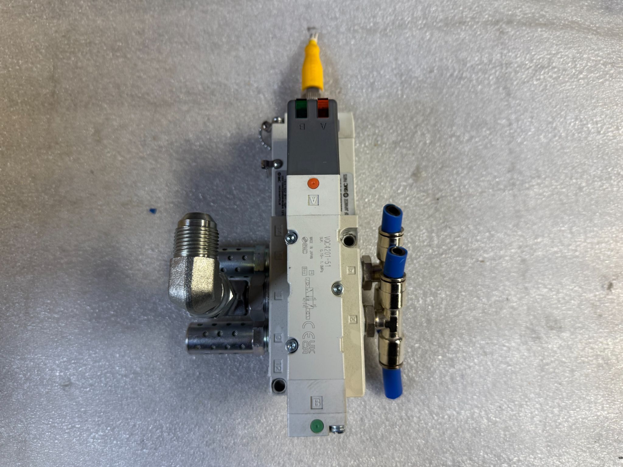 SMC VQ4000‑PW‑DAK00314 Sub Plate w/ VQC4201‑51 Solenoid Valve USED 1