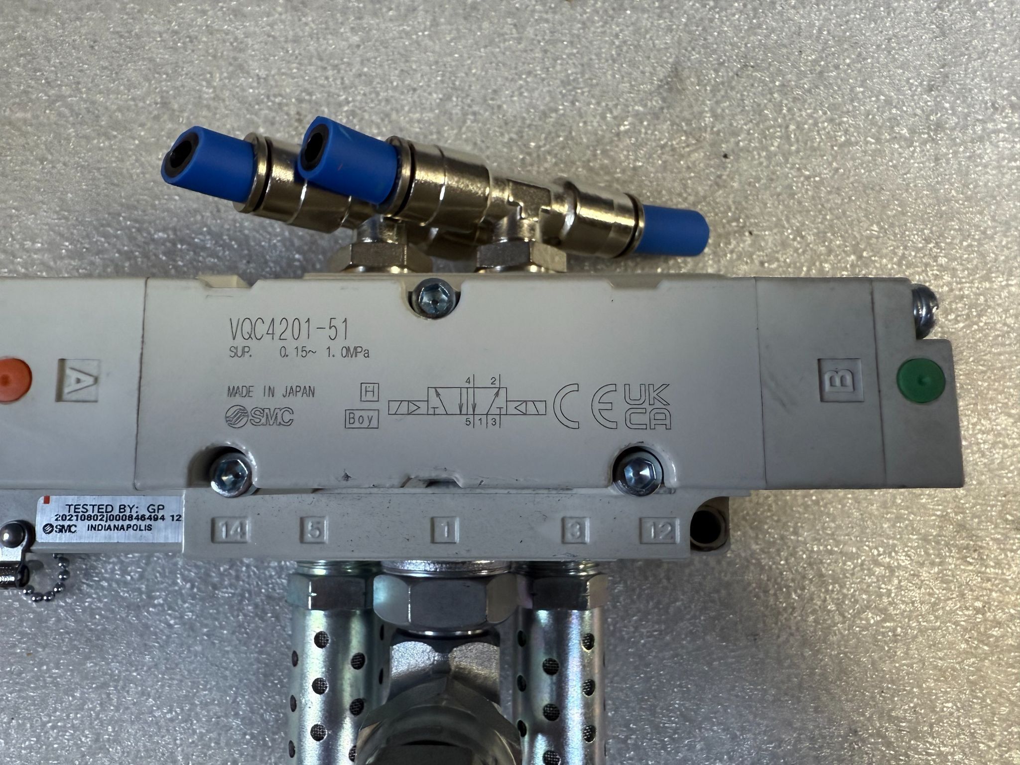 SMC VQ4000‑PW‑DAK00314 Sub Plate w/ VQC4201‑51 Solenoid Valve USED 2
