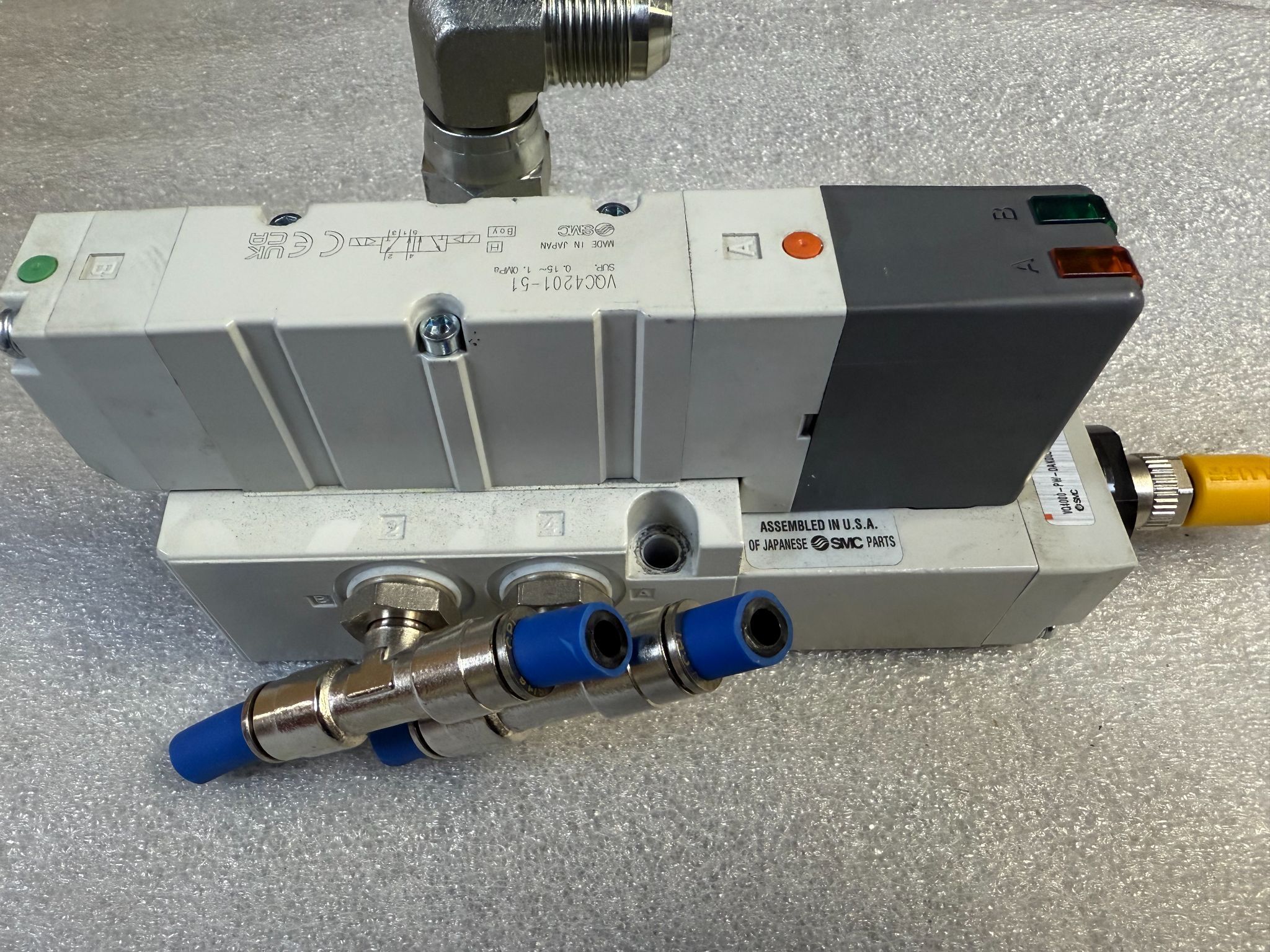 SMC VQ4000‑PW‑DAK00314 Sub Plate w/ VQC4201‑51 Solenoid Valve USED 3