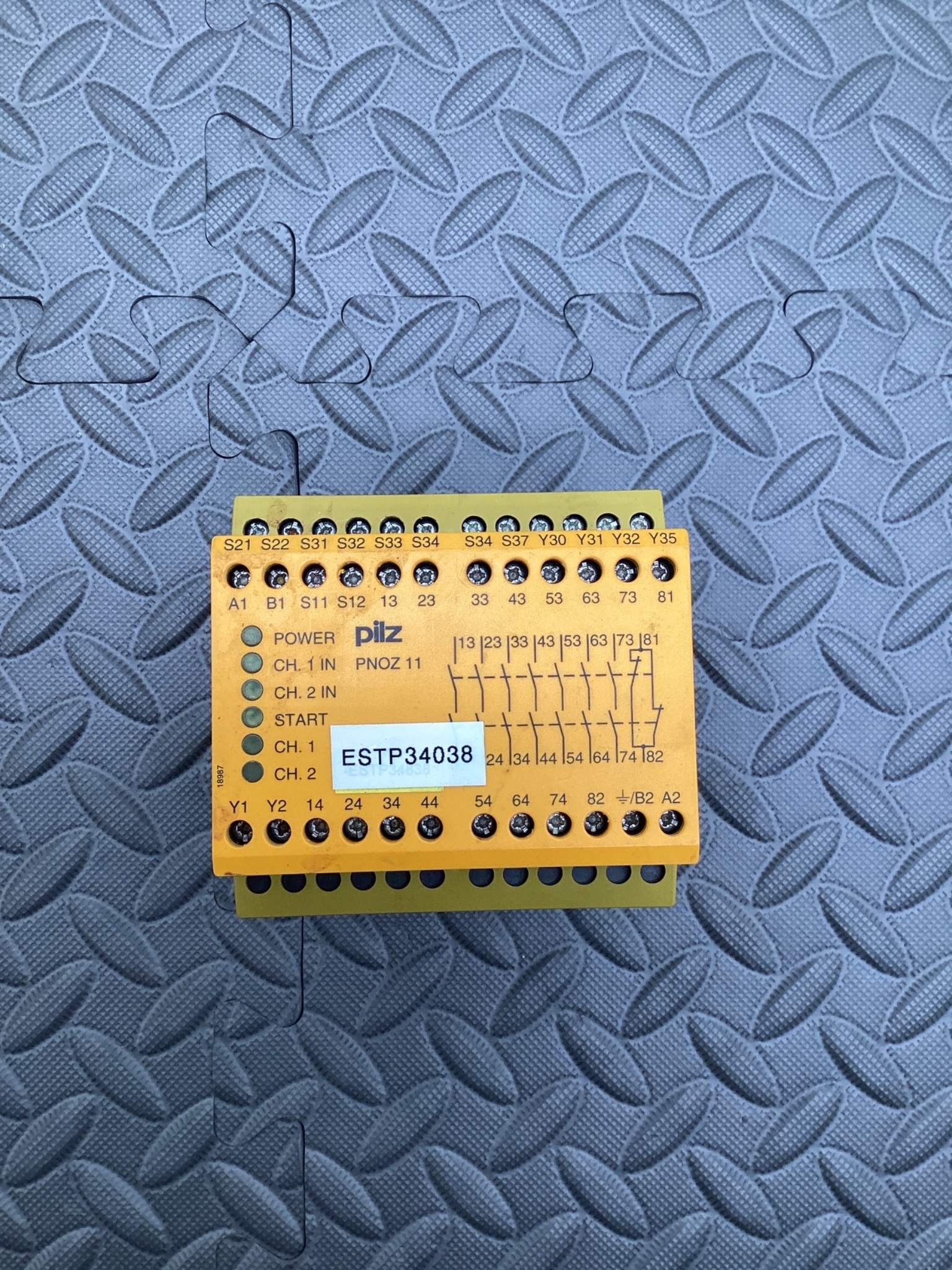 PILZ 774080 PNOZ 11 Safety Relay 24VAC/DC 7NO 1NC USED 0