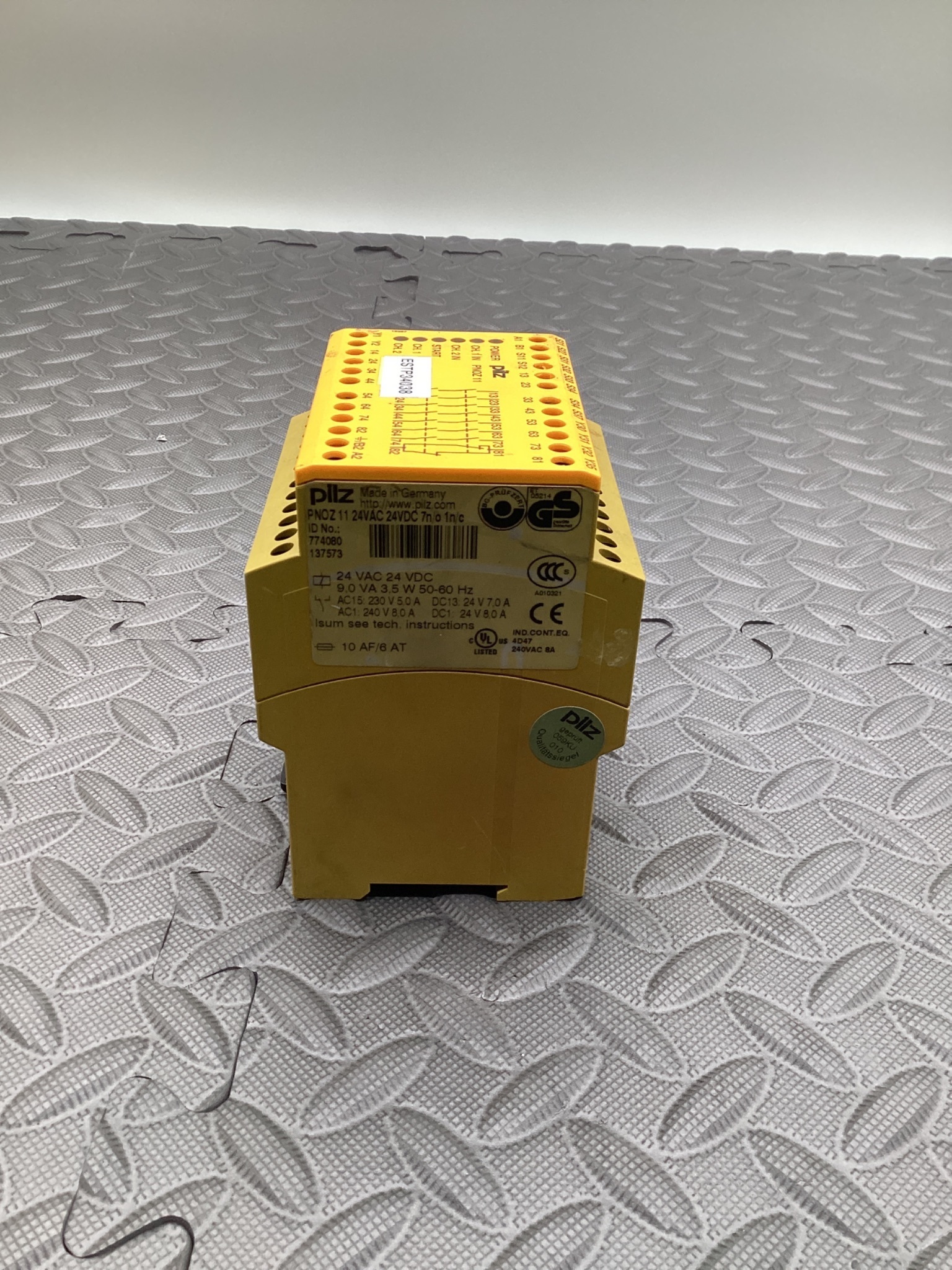 PILZ 774080 PNOZ 11 Safety Relay 24VAC/DC 7NO 1NC USED 2