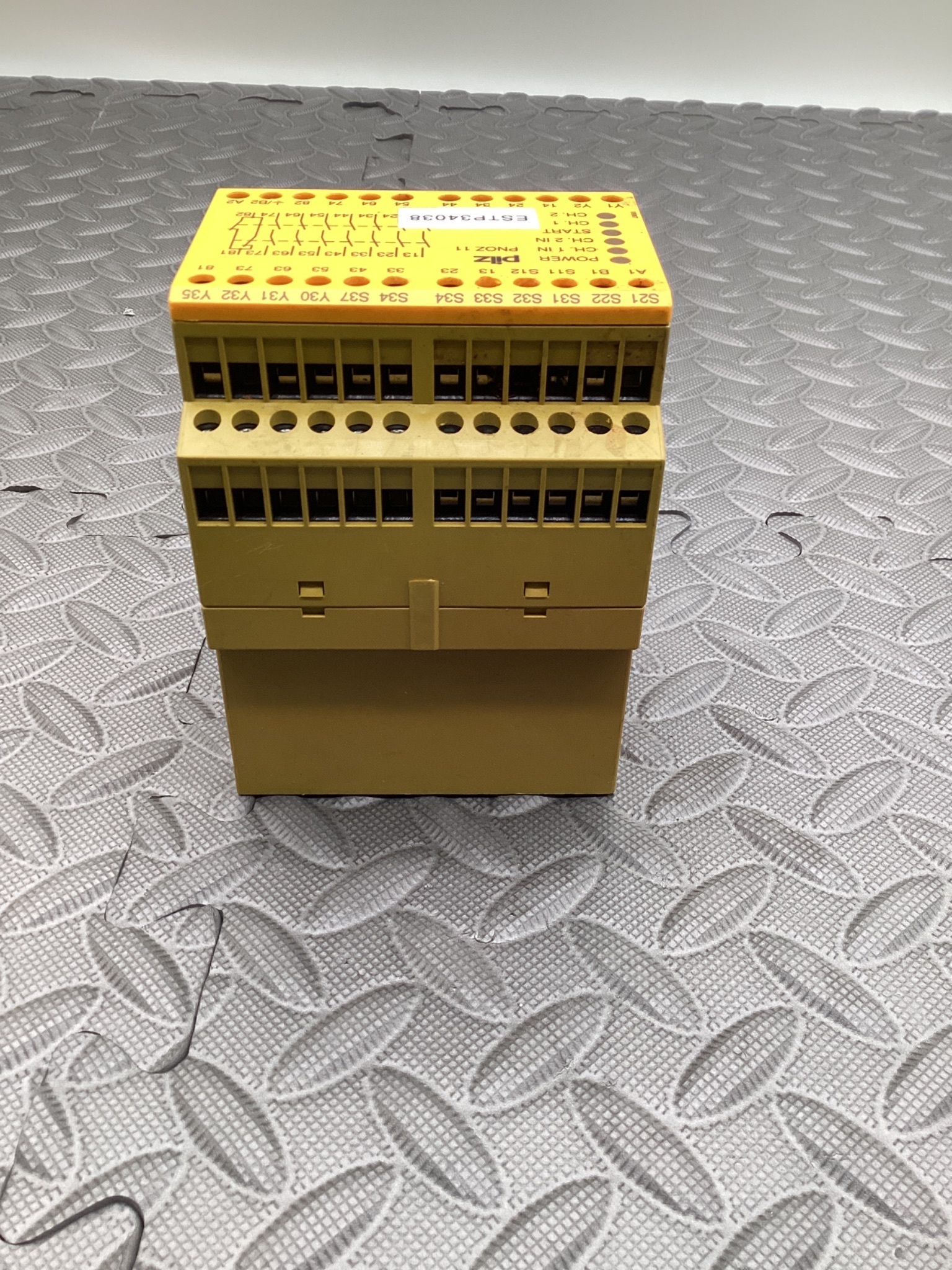 PILZ 774080 PNOZ 11 Safety Relay 24VAC/DC 7NO 1NC USED 3