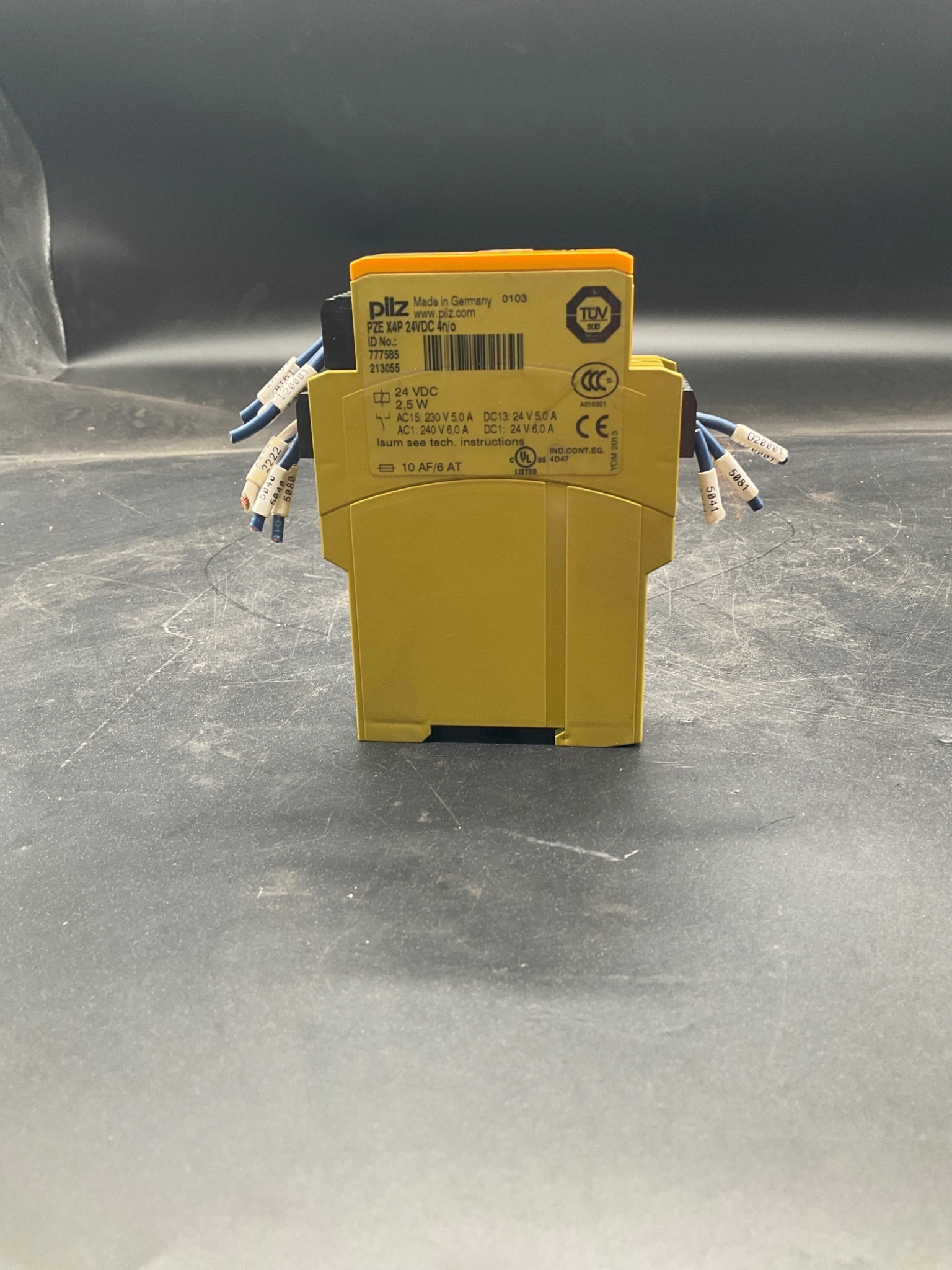 PILZ 777585 PZE X4P Safety Relay 24VDC 4NO USED 0