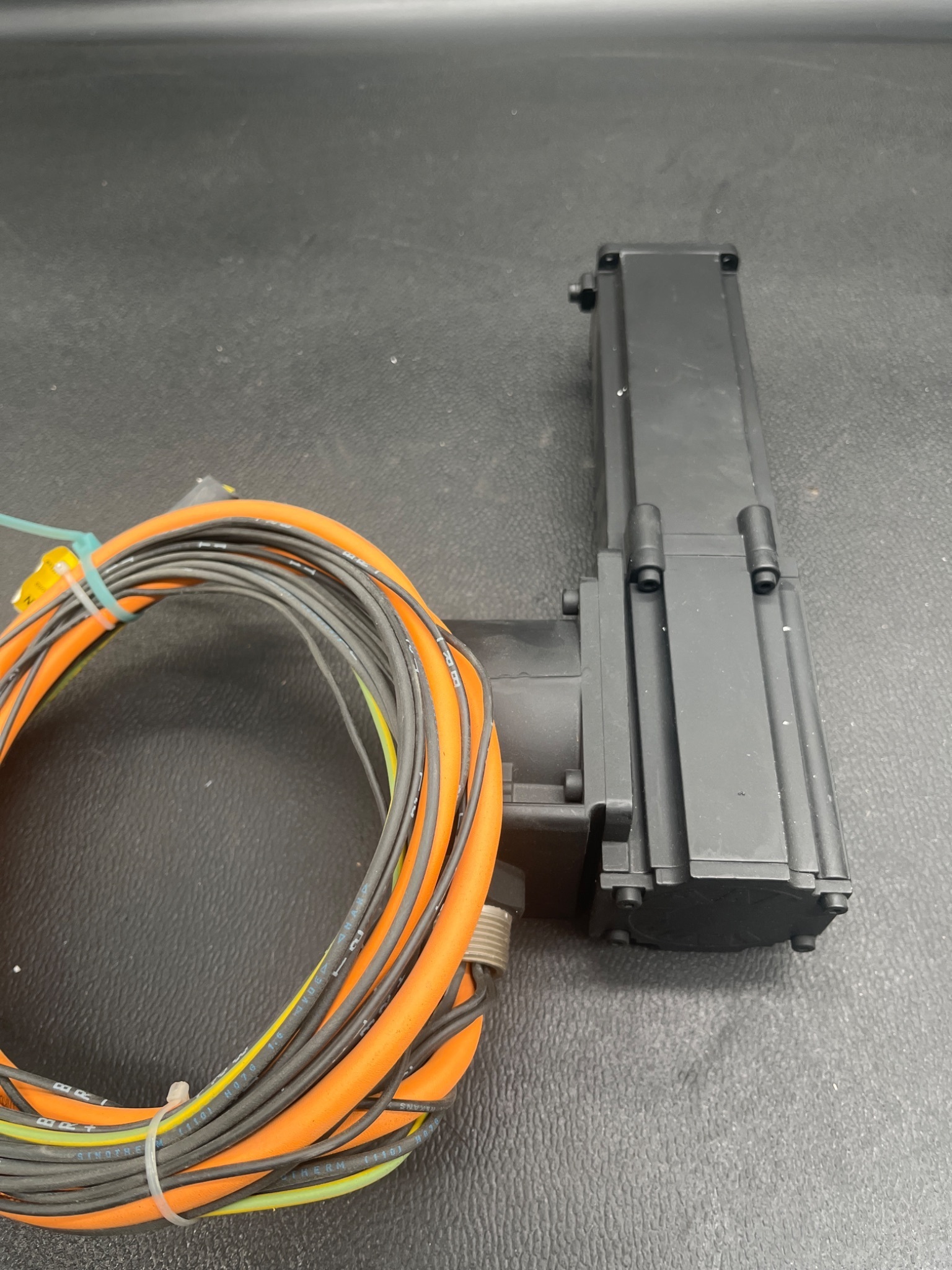 REXROTH MKE037B‑144‑GP0‑BUNN 3‑Phase Servo Motor R911292601 NEW 2