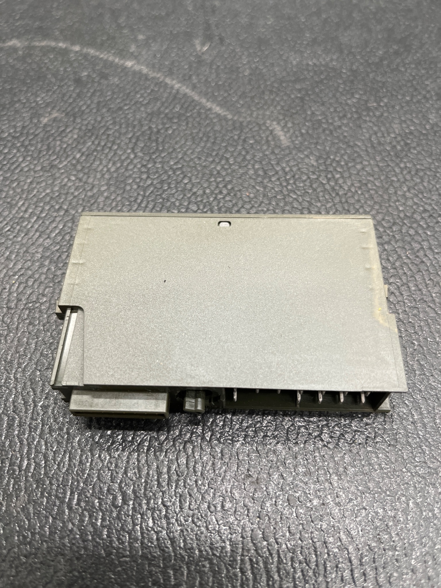 SIEMENS 6ES7 132-4BD00-0AA0 SIMATIC ET200S Digital Output Module 4DO 24VDC USED 2