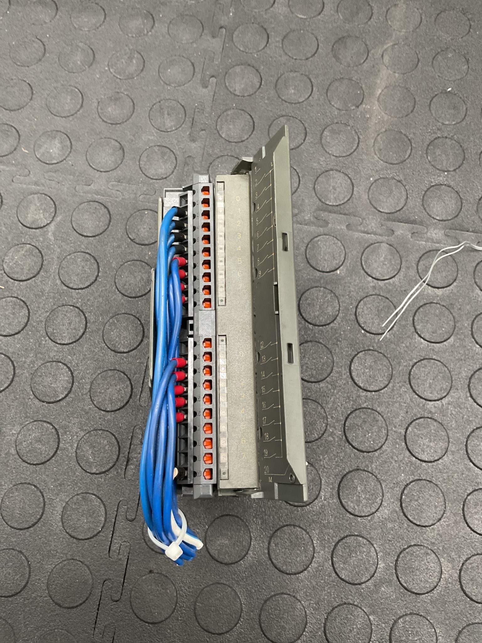 SIEMENS 6ES7 321-1BH02-0AA0 SIMATIC S7-300 Digital Input Module 24VDC USED 2