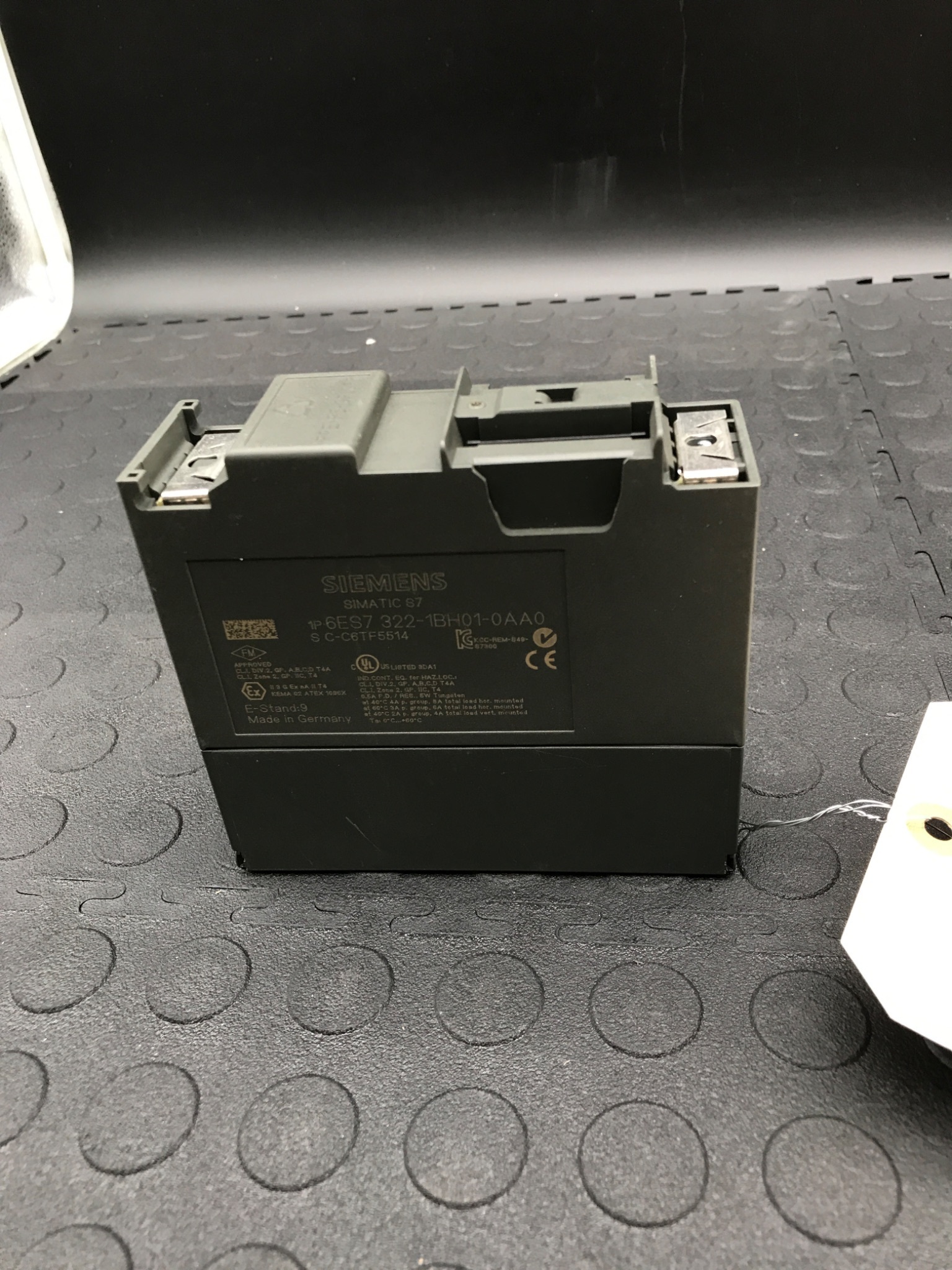 SIEMENS 6ES7 322-1BH01-0AA0 SIMATIC S7-300 Digital Output Module 16x24VDC 0.5A USED 1