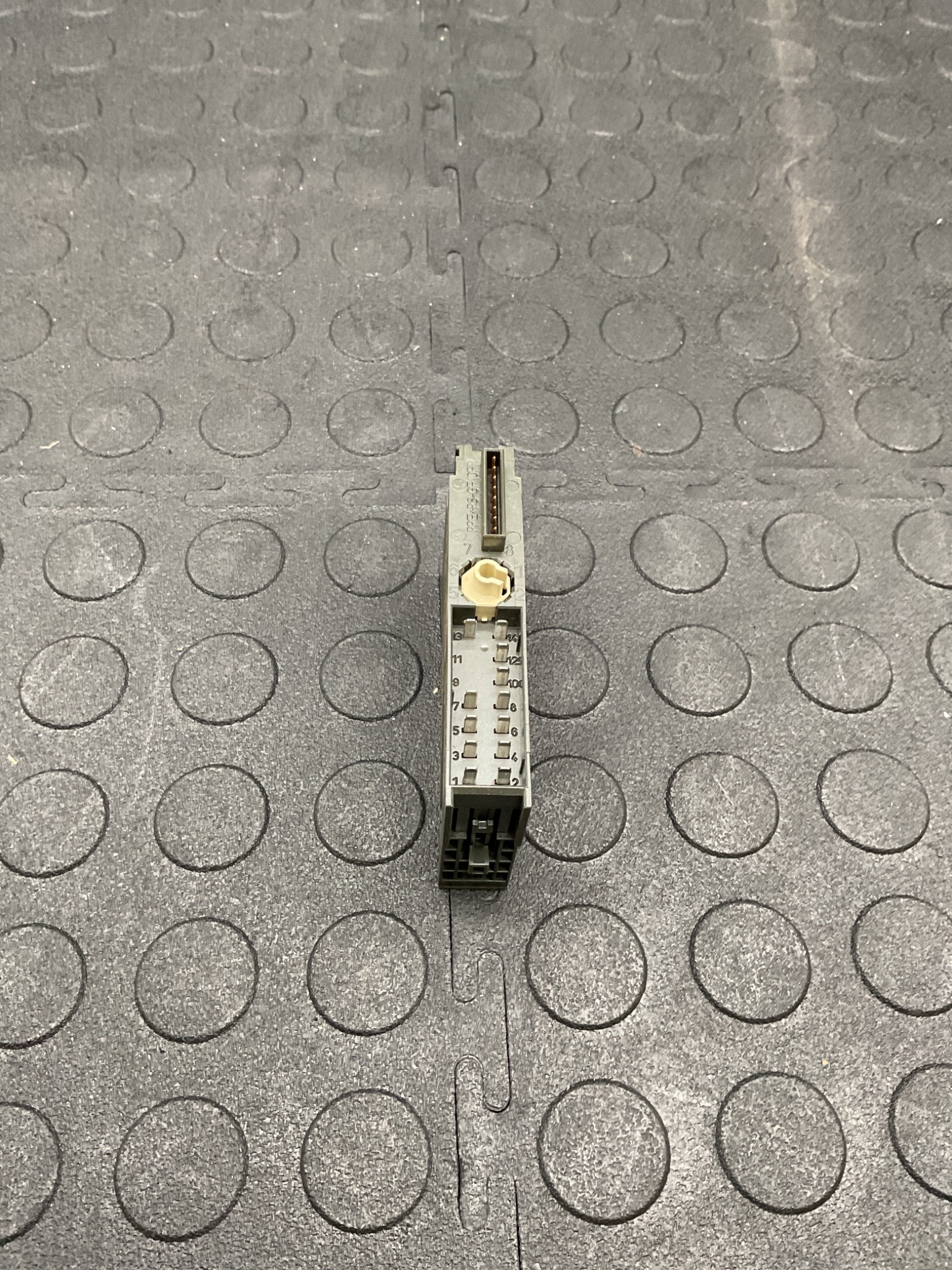 SIEMENS 6ES7 138-4CB11-0AB0 SIMATIC ET200S PM-E Power Module USED 2