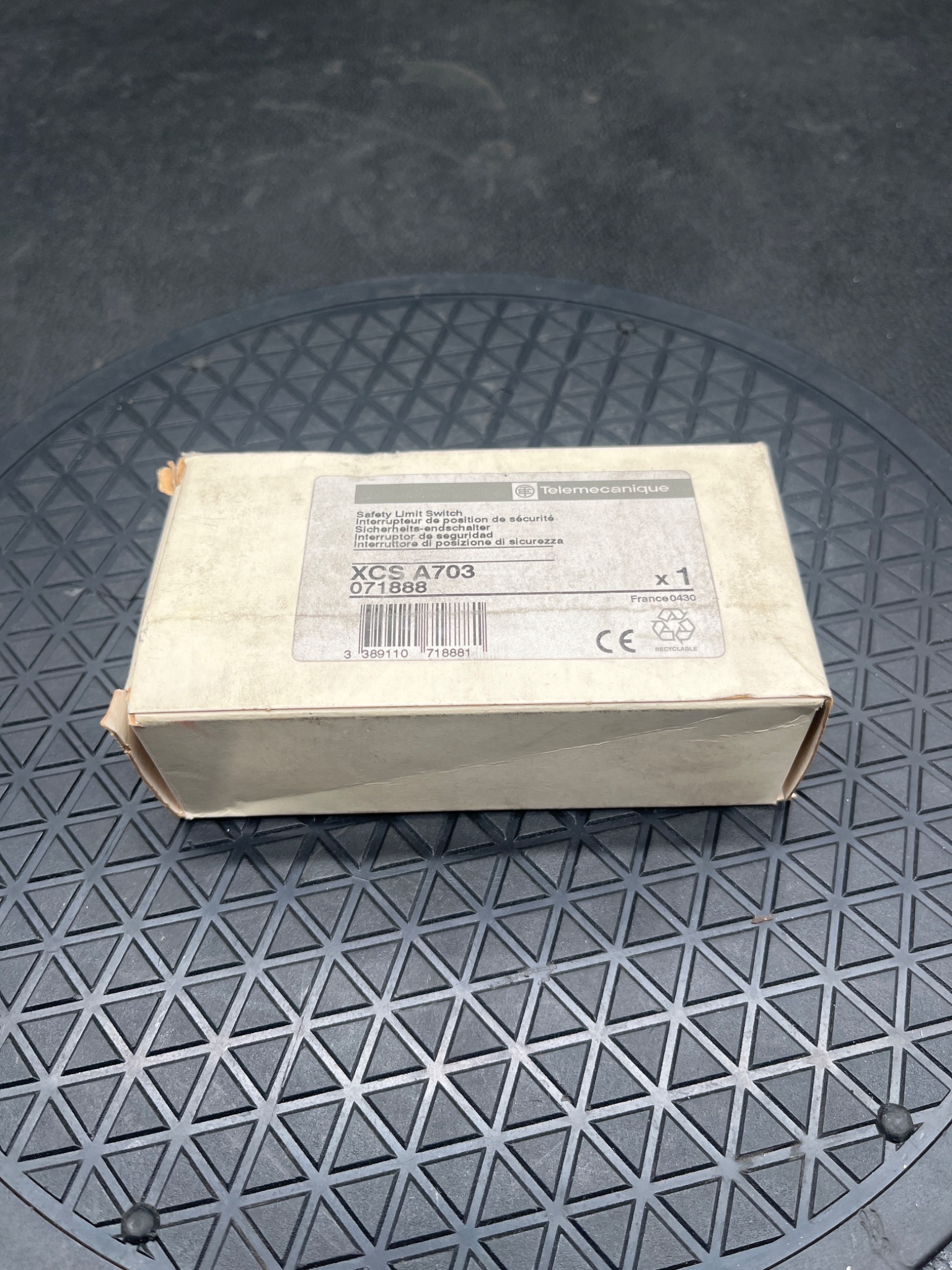 Telemecanique XCS A703 Safety Limit Switch NEW 0