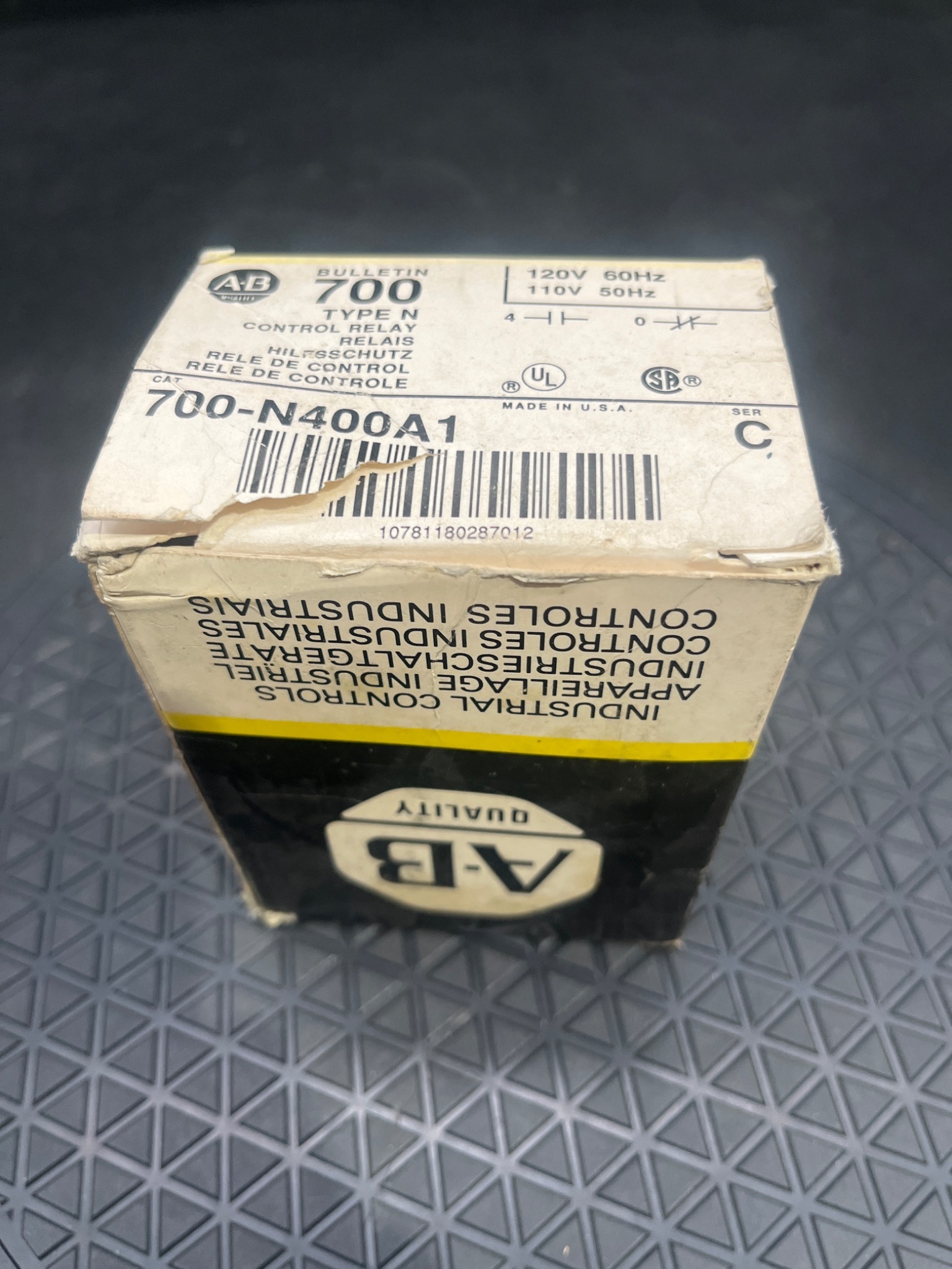 Allen-Bradley 700-N400A1 Control Relay 120V AC 4PDT NEW 4