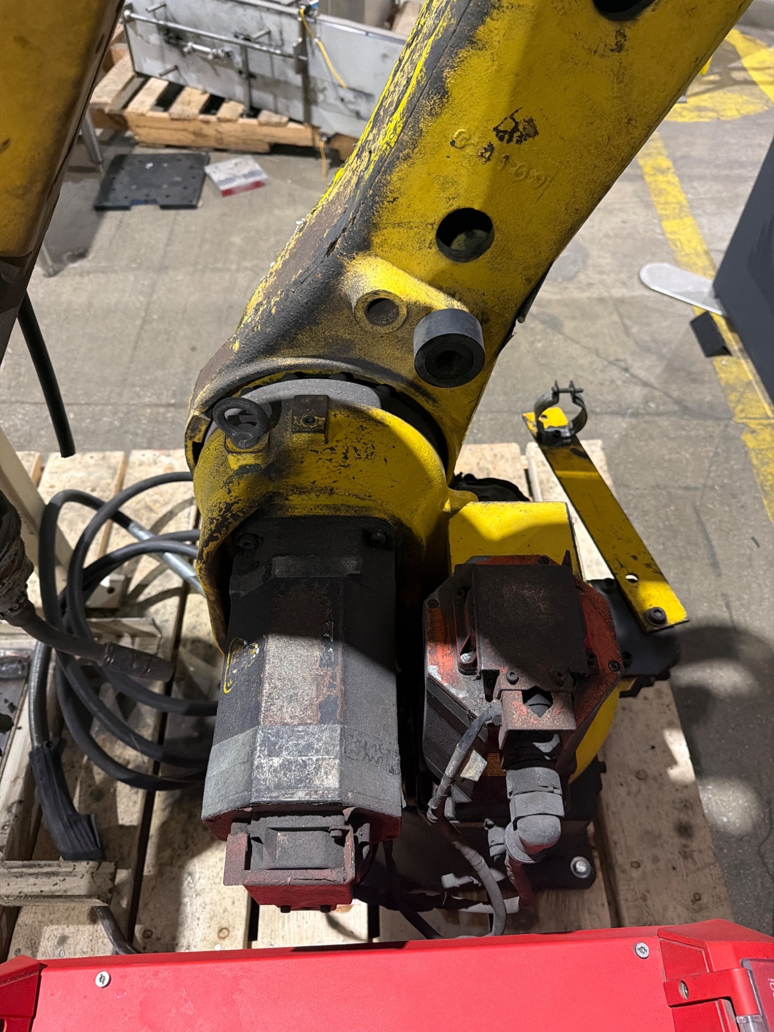 FANUC ArcMate 120iC Robot Complete w/ R‑30iB Controller & Fronius Weld System 13