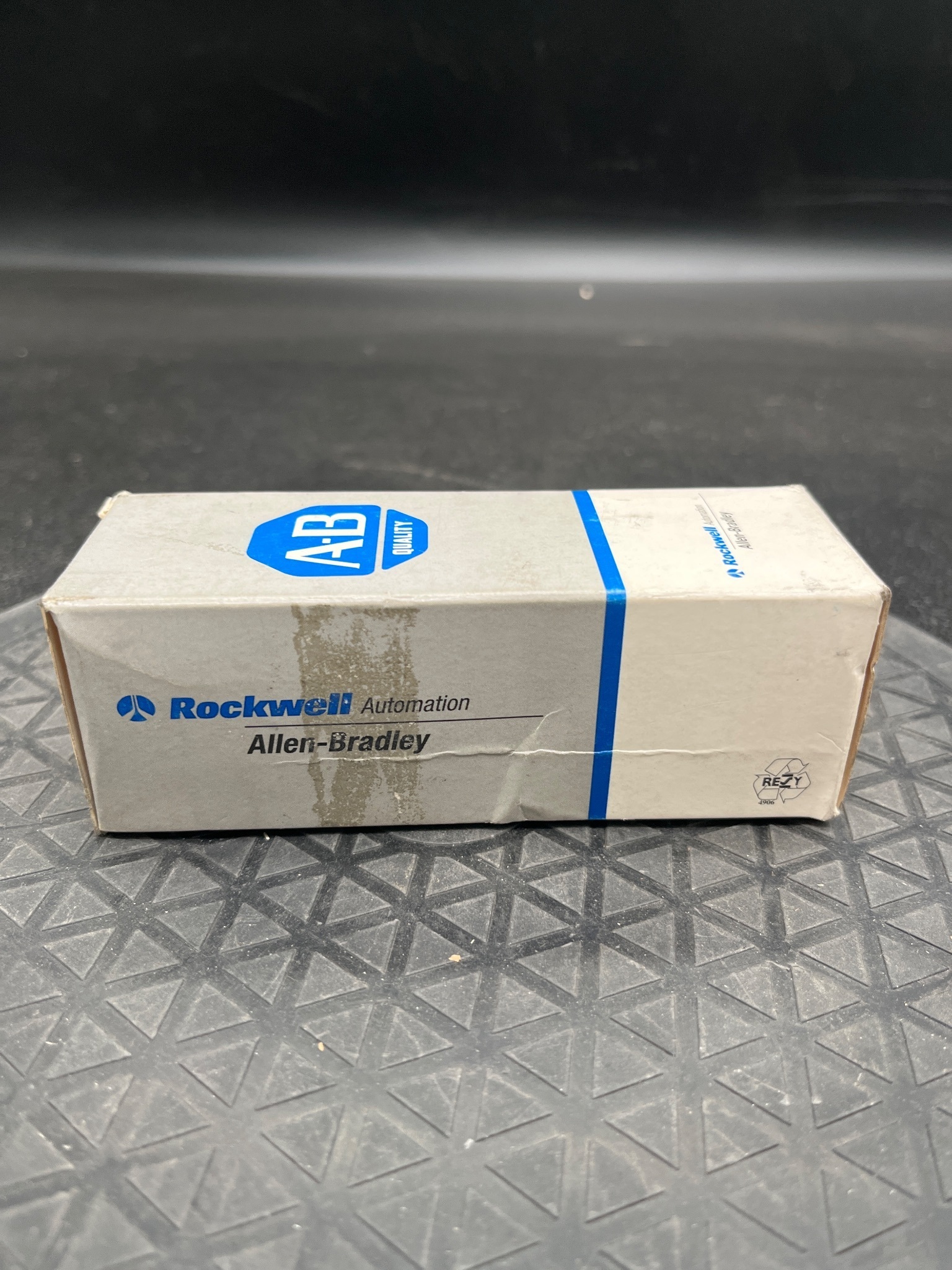 ALLEN BRADLEY 800MR-QTL24K Illuminated Push Button 24V AC/DC NEW 3