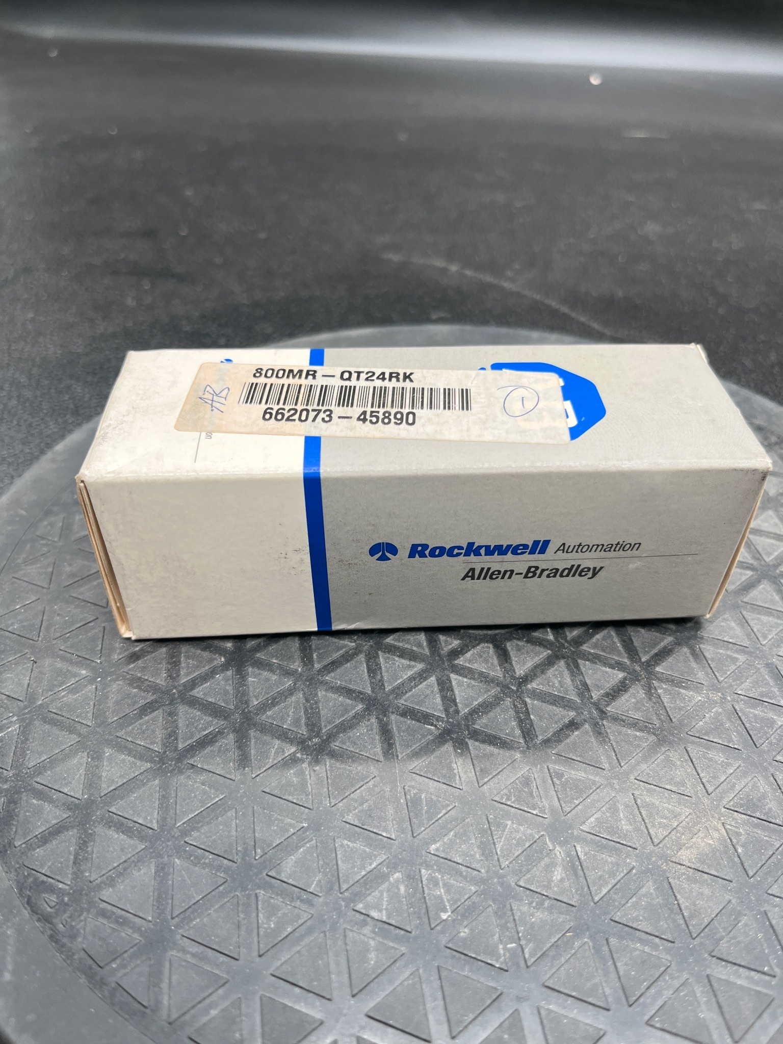 ALLEN BRADLEY 800MR-QT24S Momentary Push Button Switch NEW 6