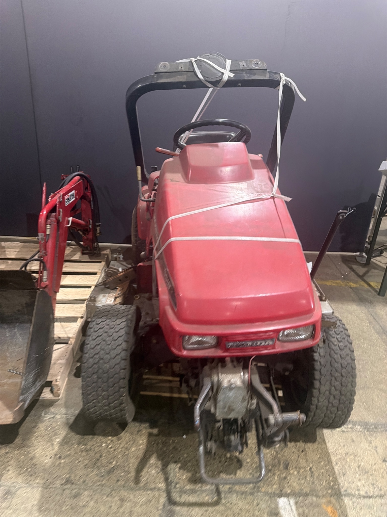 HONDA 5518 Lawn Tractor w/ Attachments NO ENGINE - PARTS ONLY / USED 1
