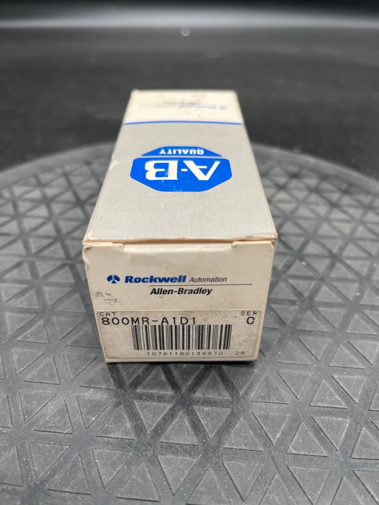 ALLEN BRADLEY 800MR-D2D1 Pushbutton Mushroom Head Black NEW 5