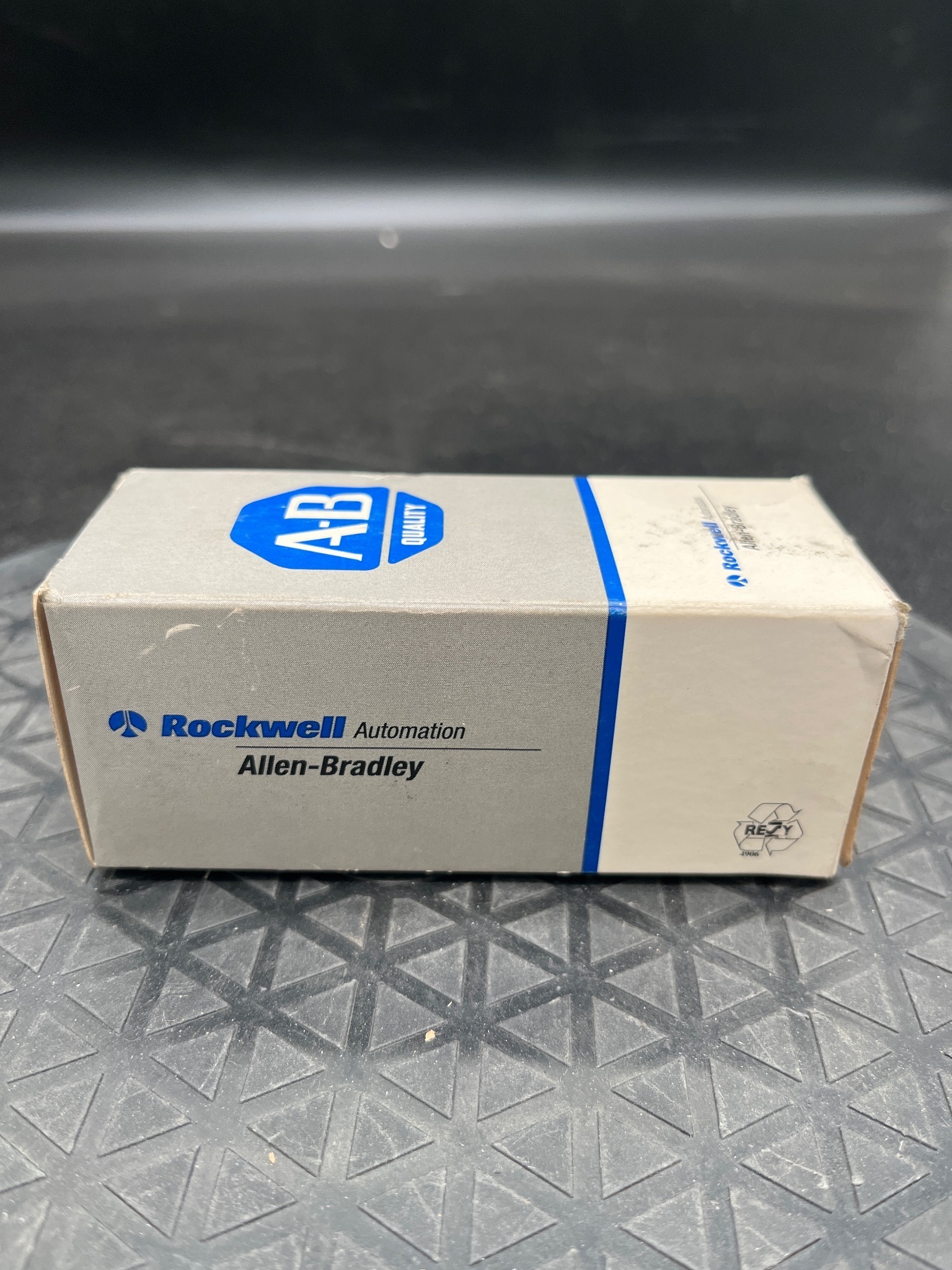 ALLEN BRADLEY 800MR-D2D1 Pushbutton Mushroom Head Black NEW 6
