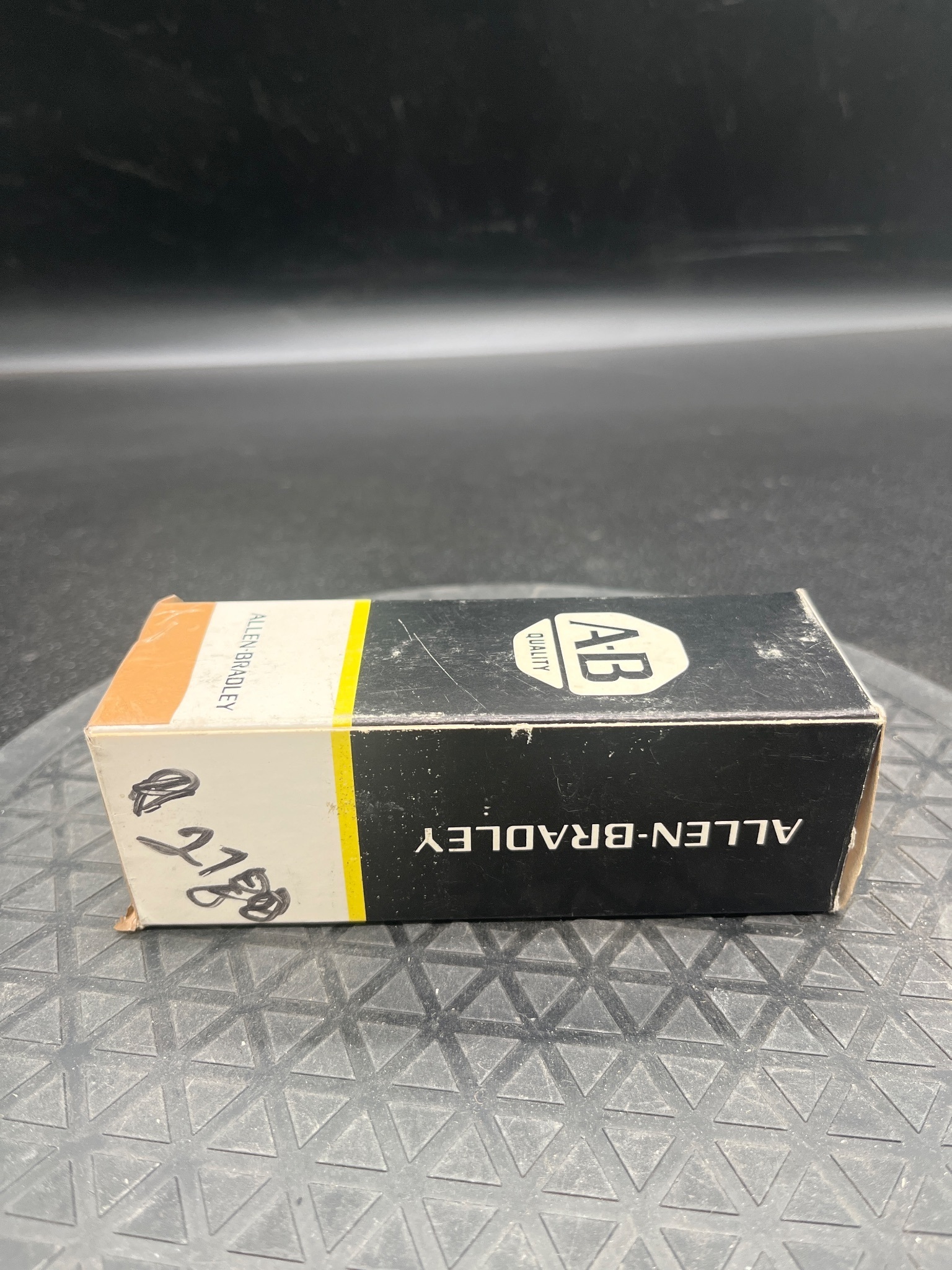 ALLEN BRADLEY 800M-XD2K Push Button Operator NEW 4