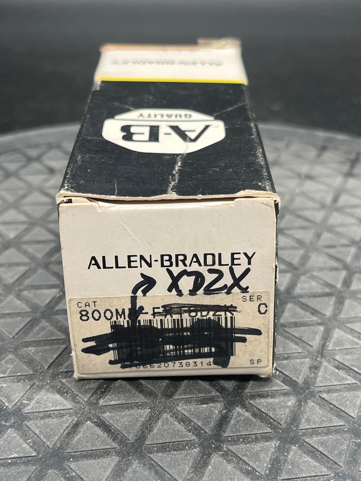 ALLEN BRADLEY 800M-XD2K Push Button Operator NEW 5