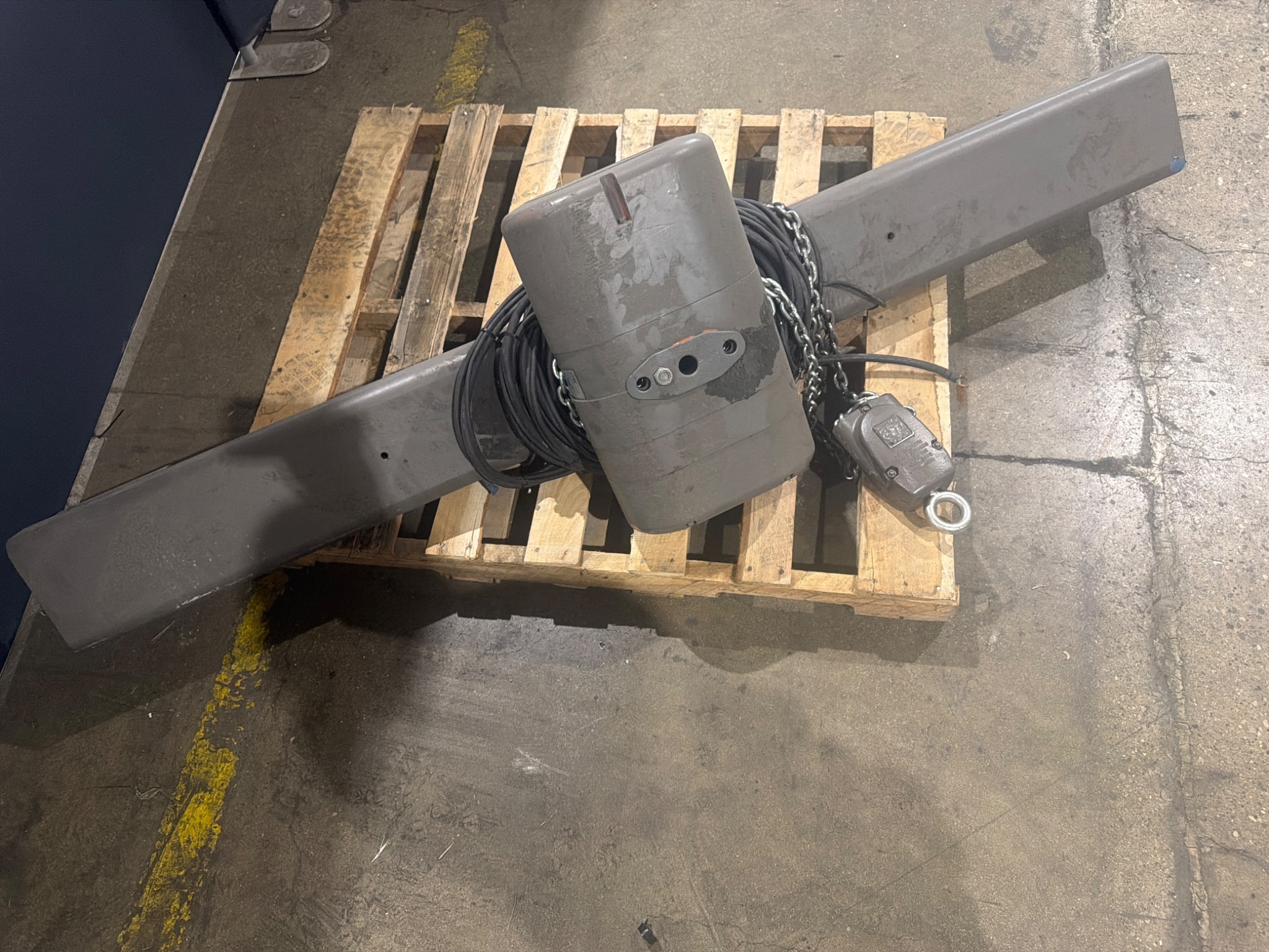 COLUMBUS MCKINNON MODEL R ELECTRIC CHAIN HOIST 2 TON 115V USED 1